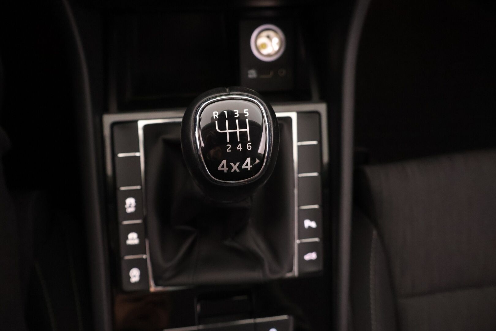 Skoda Superb 2016 Combi 1,4 TSI ACT 4x4 Ambition */ 2.om Suomi-auto / Webasto / Läm. tuulilasi / Koukku / Navi / 2x renkaat /* - Juuri saapunut / 2x renkaat