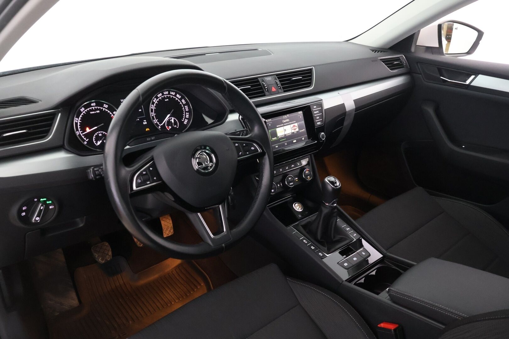 Skoda Superb 2016 Combi 1,4 TSI ACT 4x4 Ambition */ 2.om Suomi-auto / Webasto / Läm. tuulilasi / Koukku / Navi / 2x renkaat /* - Juuri saapunut / 2x renkaat