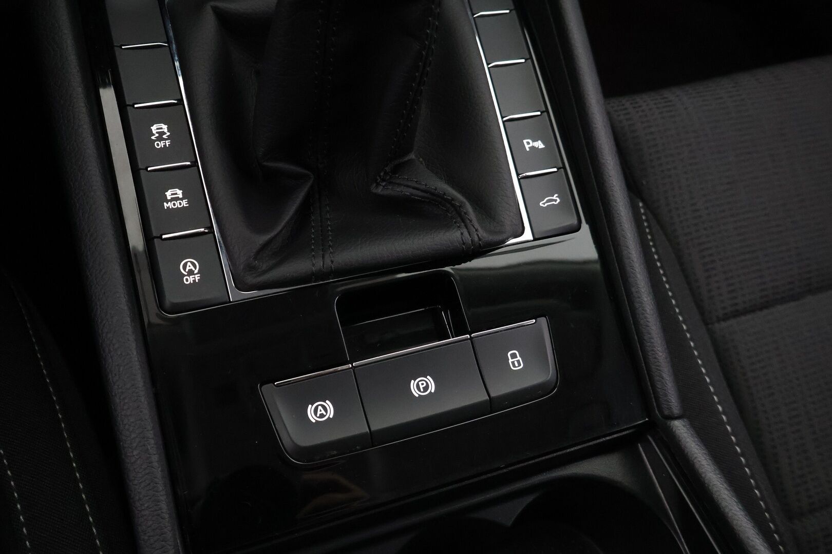 Skoda Superb 2016 Combi 1,4 TSI ACT 4x4 Ambition */ 2.om Suomi-auto / Webasto / Läm. tuulilasi / Koukku / Navi / 2x renkaat /* - Juuri saapunut / 2x renkaat