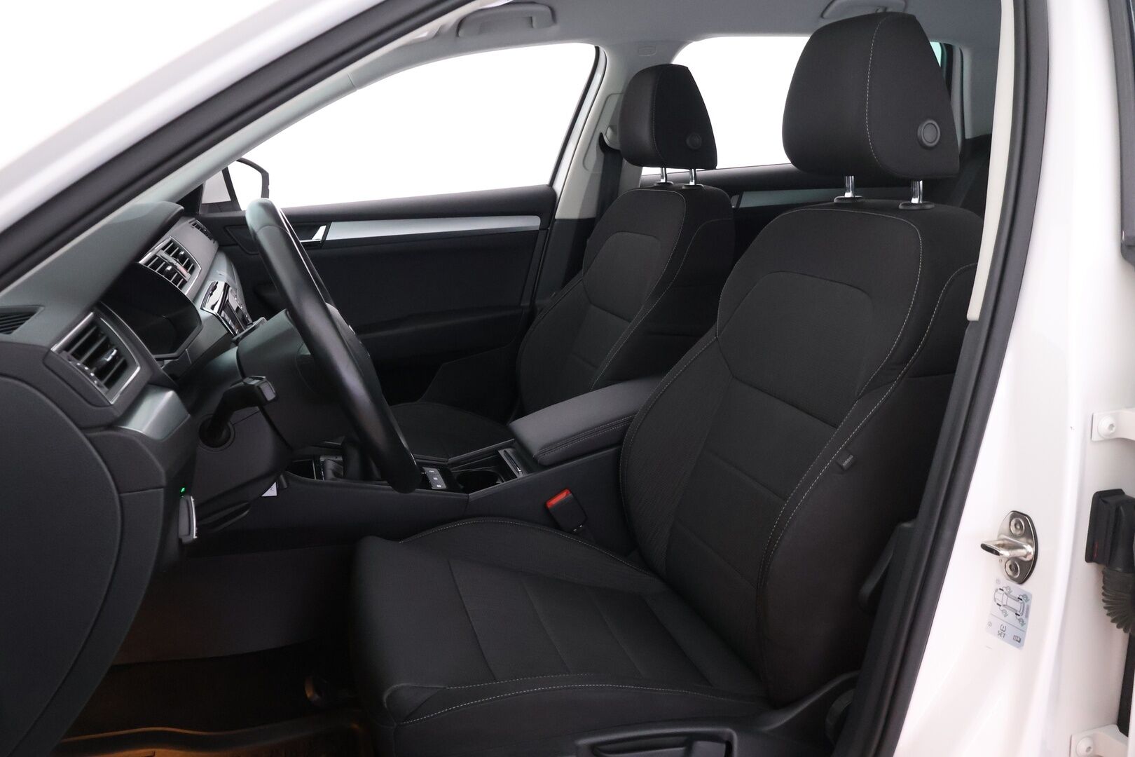 Skoda Superb 2016 Combi 1,4 TSI ACT 4x4 Ambition */ 2.om Suomi-auto / Webasto / Läm. tuulilasi / Koukku / Navi / 2x renkaat /* - Juuri saapunut / 2x renkaat