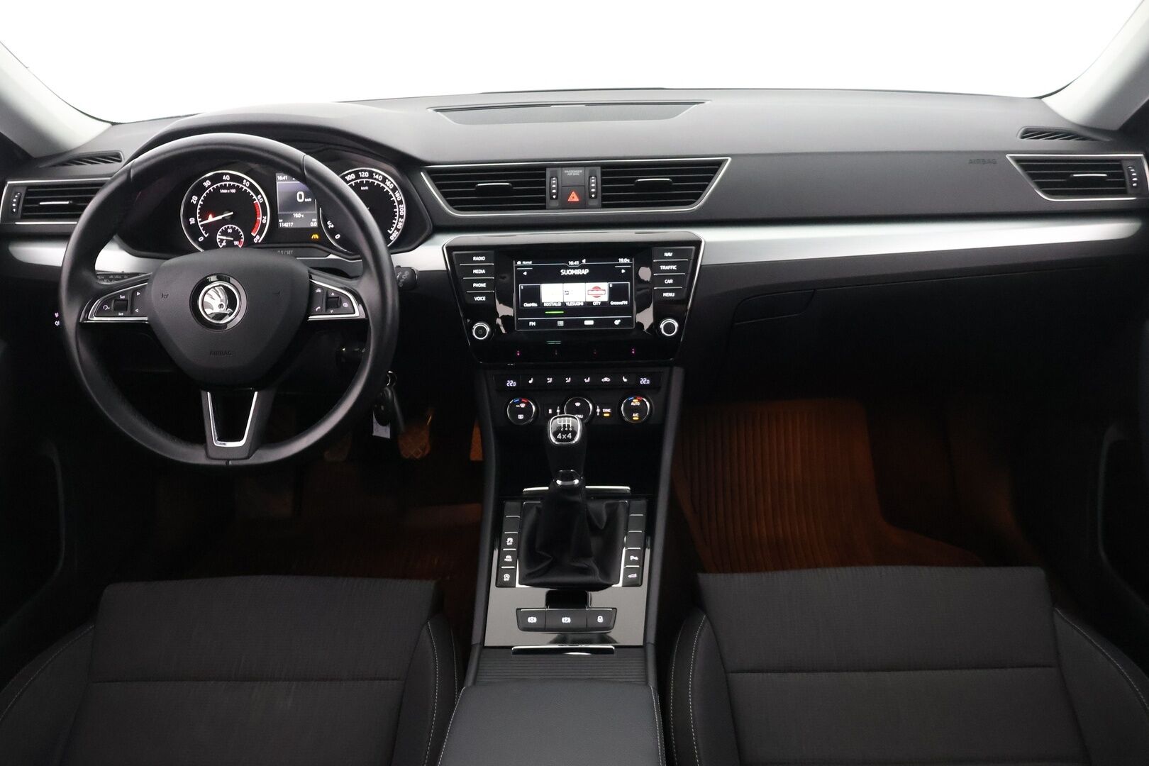 Skoda Superb 2016 Combi 1,4 TSI ACT 4x4 Ambition */ 2.om Suomi-auto / Webasto / Läm. tuulilasi / Koukku / Navi / 2x renkaat /* - Juuri saapunut / 2x renkaat