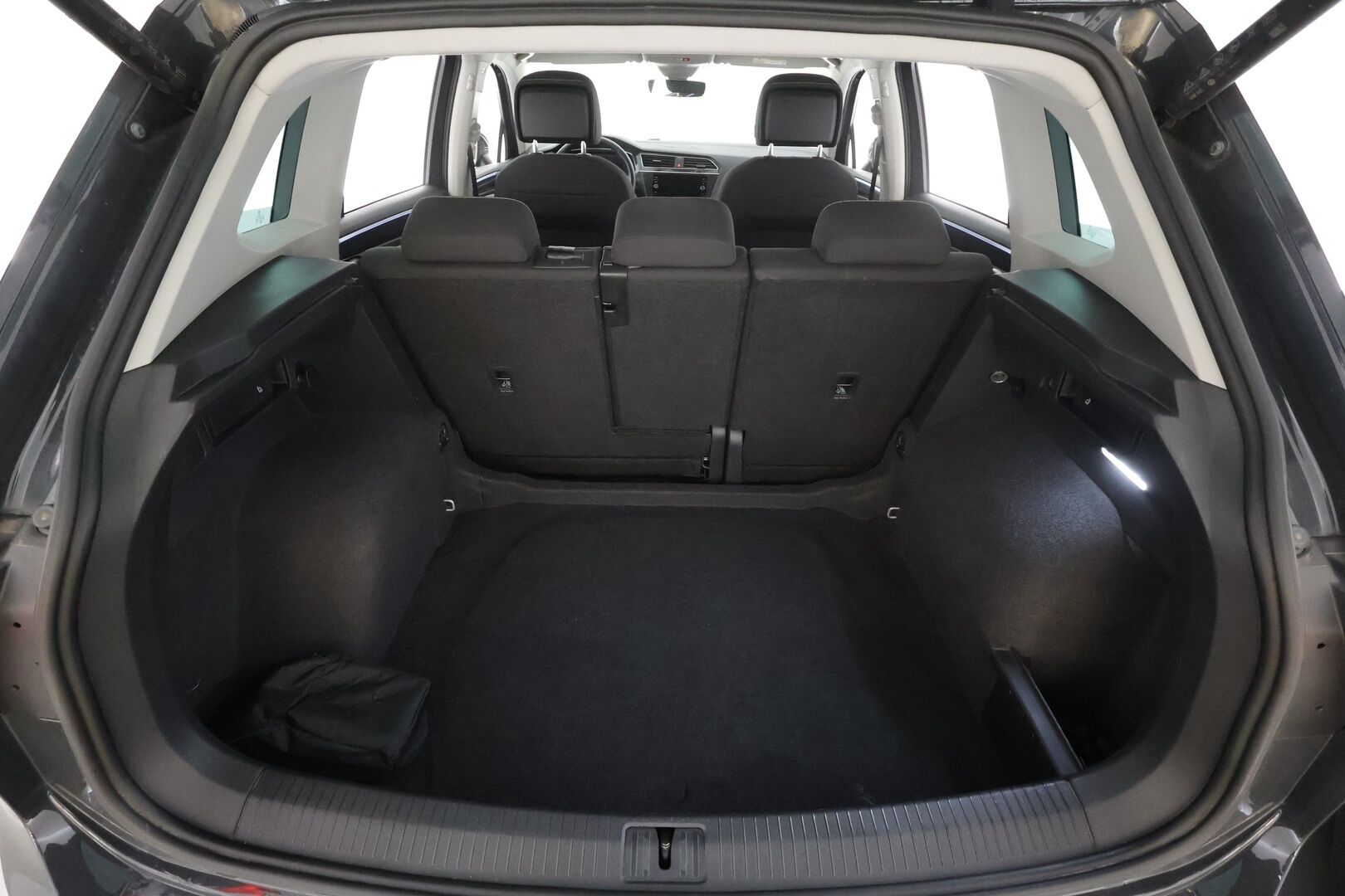 Volkswagen Tiguan 2023 2,0 TDI SCR 110 kW 4MOTION DSG-automaatti * Webasto / Adapt.Vakkari / IQ Light / Vetokoukku / Peruutuskamera / Digimittari - 1OM Suomiauto / ALV / Supervarusteet / Juuri tullut Tampereelle!