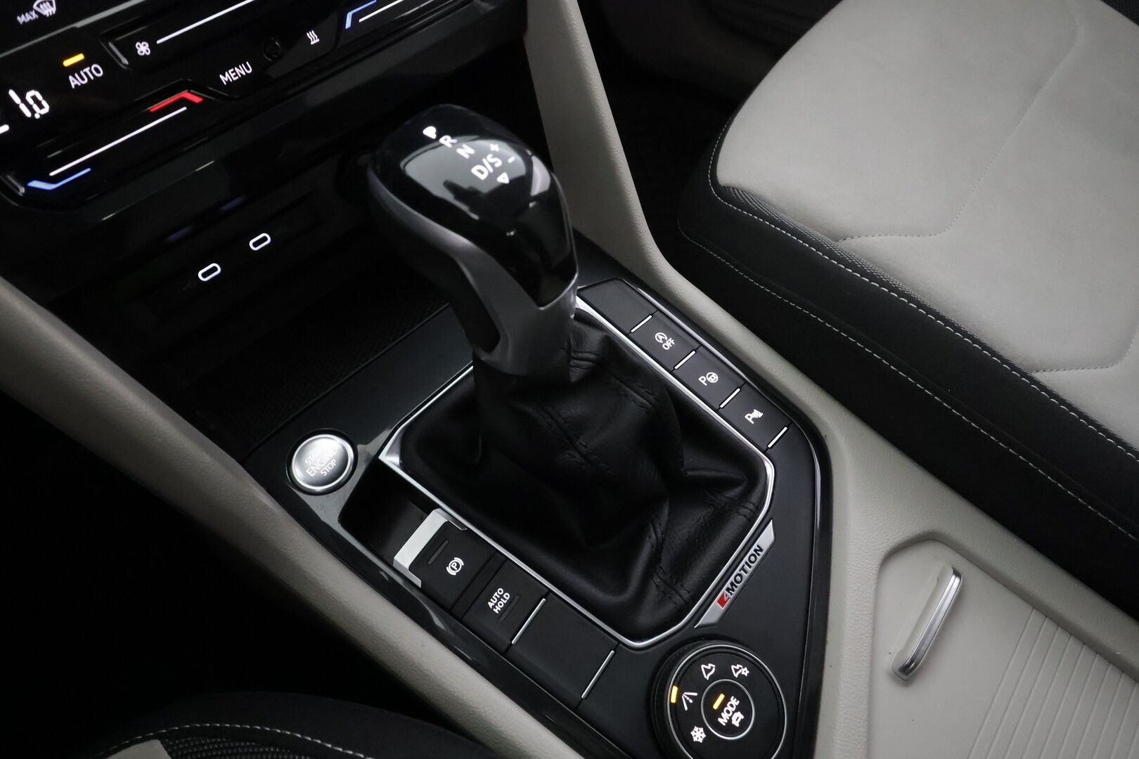Volkswagen Tiguan 2023 2,0 TDI SCR 110 kW 4MOTION DSG-automaatti * Webasto / Adapt.Vakkari / IQ Light / Vetokoukku / Peruutuskamera / Digimittari - 1OM Suomiauto / ALV / Supervarusteet / Juuri tullut Tampereelle!