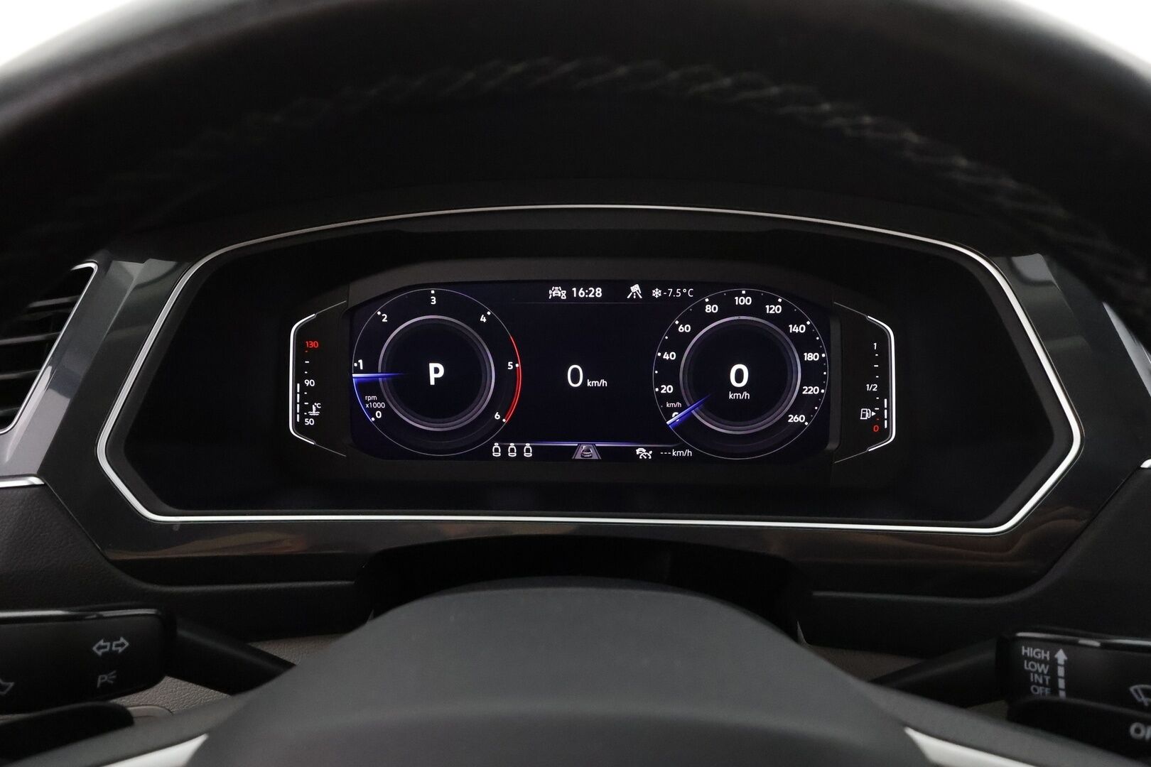 Volkswagen Tiguan 2023 2,0 TDI SCR 110 kW 4MOTION DSG-automaatti * Webasto / Adapt.Vakkari / IQ Light / Vetokoukku / Peruutuskamera / Digimittari - 1OM Suomiauto / ALV / Supervarusteet / Juuri tullut Tampereelle!