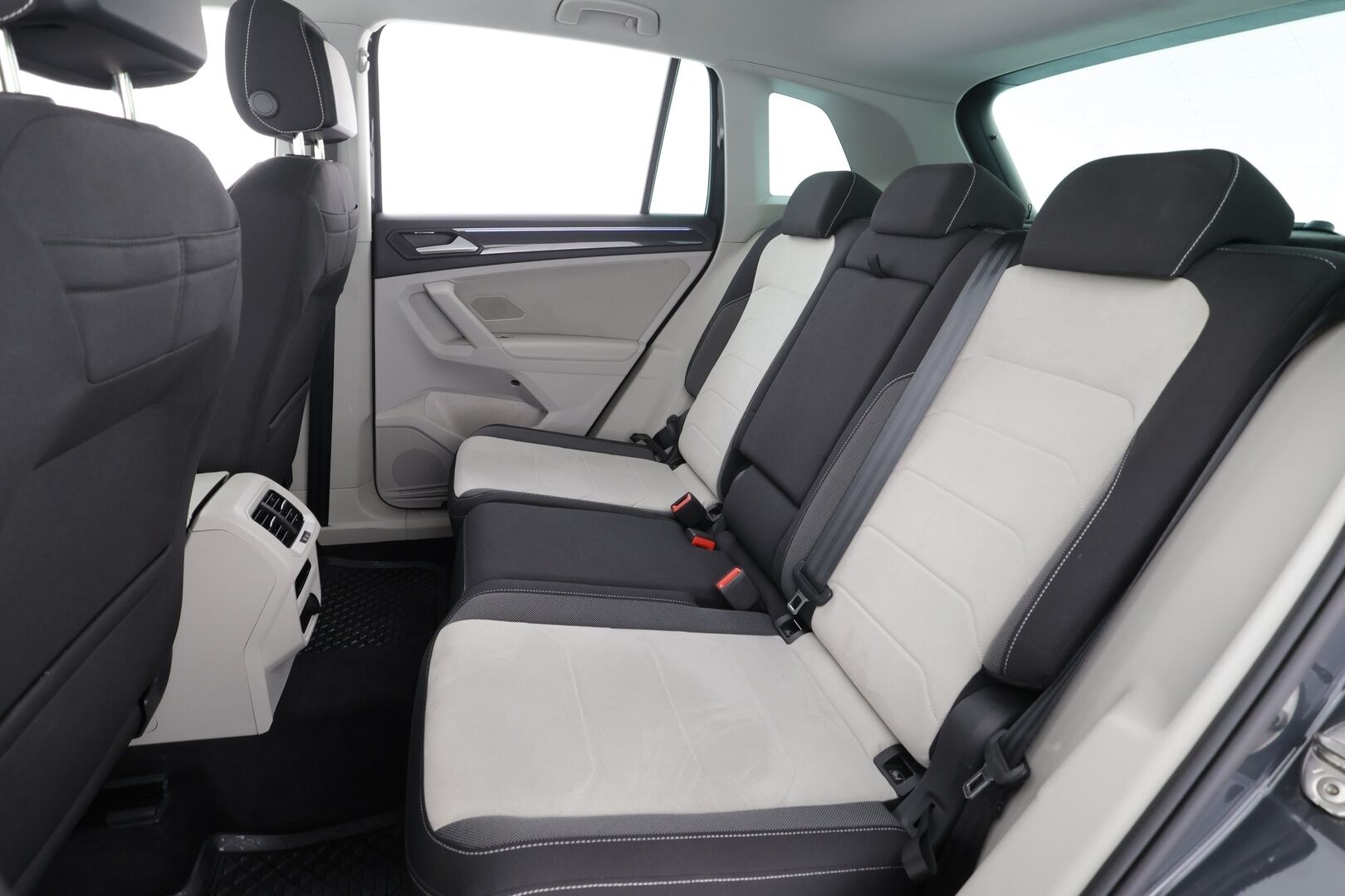 Volkswagen Tiguan 2023 2,0 TDI SCR 110 kW 4MOTION DSG-automaatti * Webasto / Adapt.Vakkari / IQ Light / Vetokoukku / Peruutuskamera / Digimittari - 1OM Suomiauto / ALV / Supervarusteet / Juuri tullut Tampereelle!