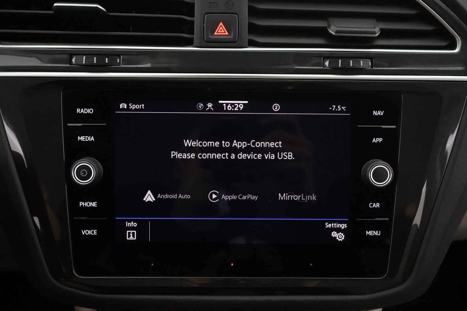 Volkswagen Tiguan 2023 2,0 TDI SCR 110 kW 4MOTION DSG-automaatti * Webasto / Adapt.Vakkari / IQ Light / Vetokoukku / Peruutuskamera / Digimittari - 1OM Suomiauto / ALV / Supervarusteet / Juuri tullut Tampereelle!