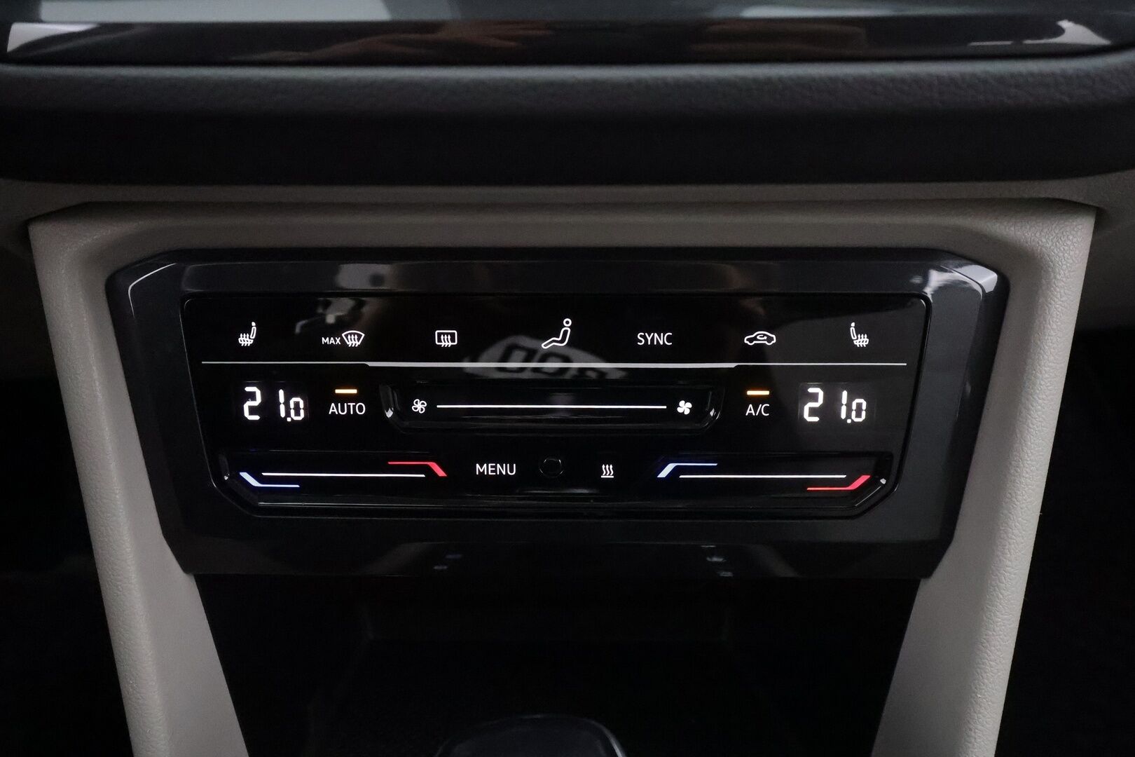 Volkswagen Tiguan 2023 2,0 TDI SCR 110 kW 4MOTION DSG-automaatti * Webasto / Adapt.Vakkari / IQ Light / Vetokoukku / Peruutuskamera / Digimittari - 1OM Suomiauto / ALV / Supervarusteet / Juuri tullut Tampereelle!