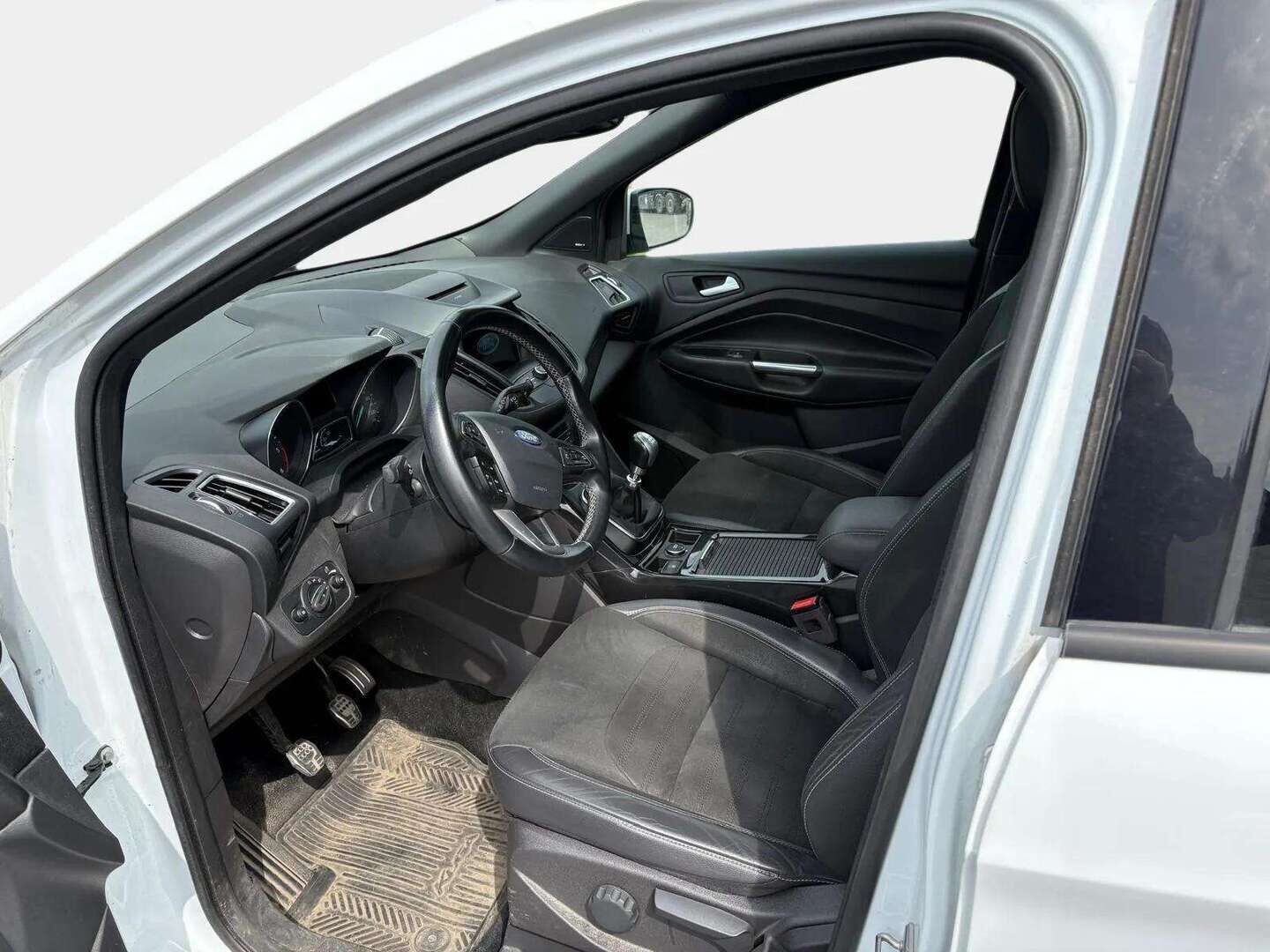 Ford Kuga 2017 1,5 TDCi 120 hv FWD ST-Line 5-ovinen - Webasto | Panoramakatto | Koukku | Vakkari | S.luukku | Tulossa!