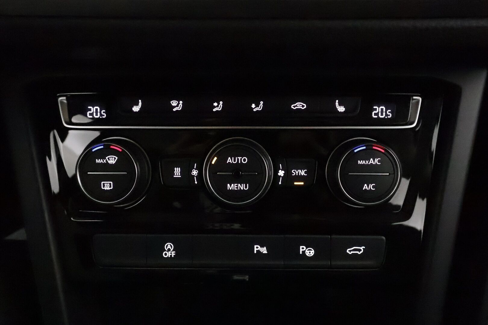 Volkswagen Touran 2017 Comfortline 1,4 TSI 110 kW DSG 7-paik. *Adapt.vakkari / Webasto / Koukku / LED / Navi / Keyless / P.kamera* - Suomi-auto / Hyvin huollettu / 2x vanteet / Lohkolämmitin 