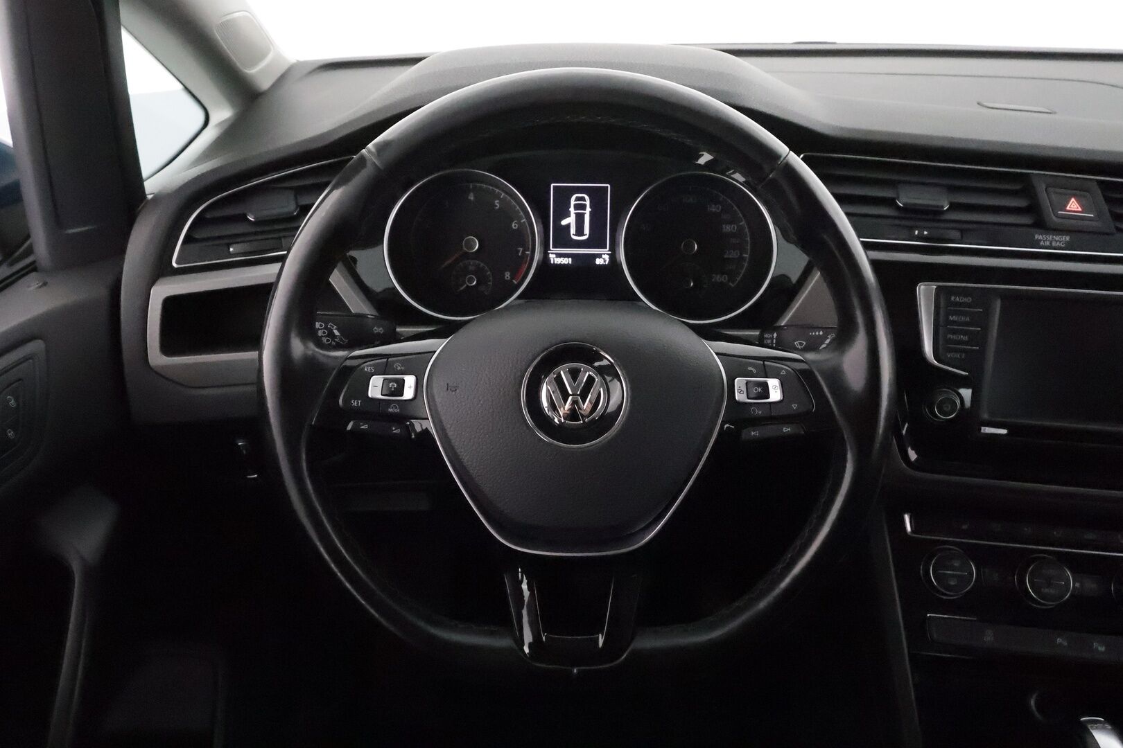 Volkswagen Touran 2017 Comfortline 1,4 TSI 110 kW DSG 7-paik. *Adapt.vakkari / Webasto / Koukku / LED / Navi / Keyless / P.kamera* - Suomi-auto / Hyvin huollettu / 2x vanteet / Lohkolämmitin 