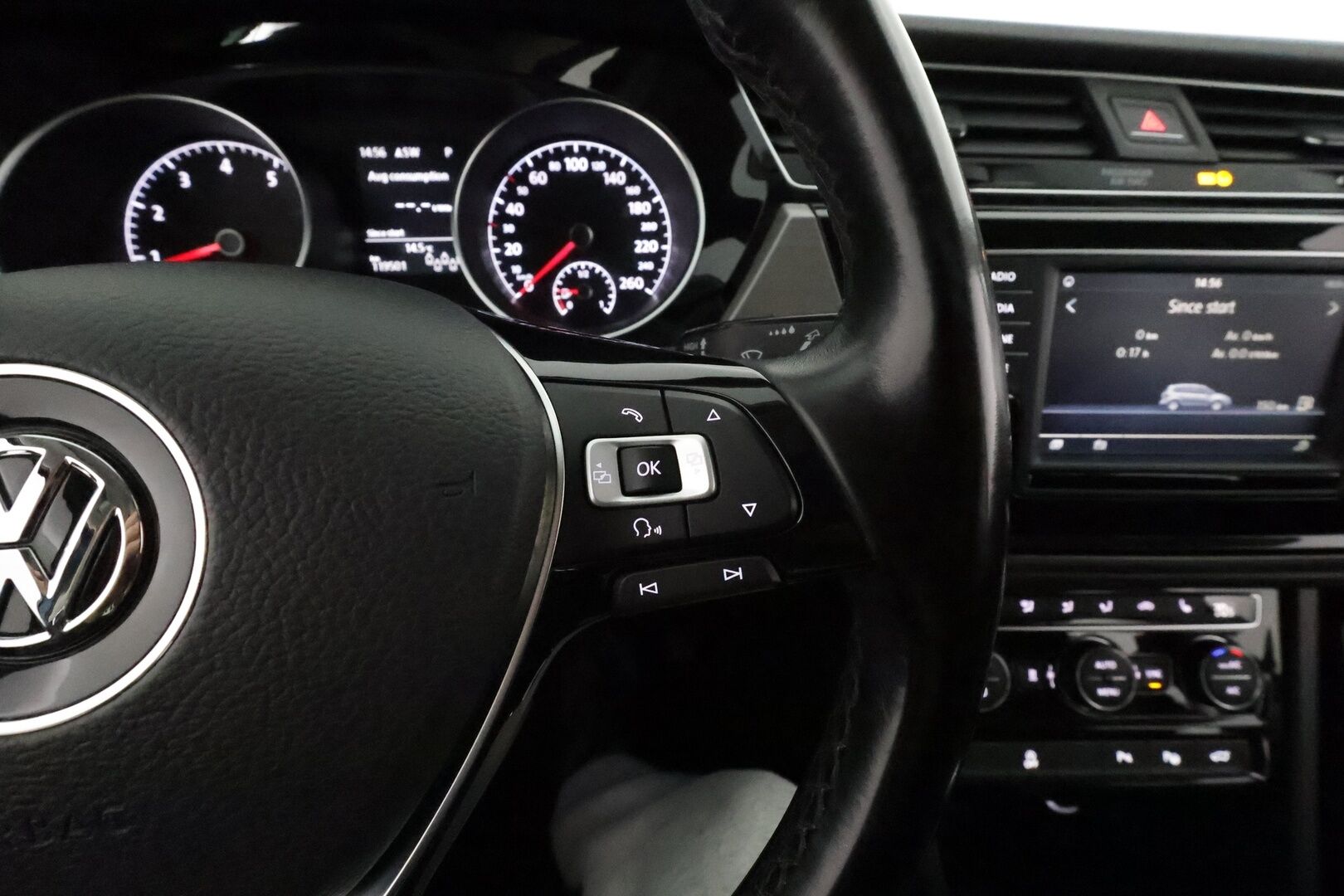 Volkswagen Touran 2017 Comfortline 1,4 TSI 110 kW DSG 7-paik. *Adapt.vakkari / Webasto / Koukku / LED / Navi / Keyless / P.kamera* - Suomi-auto / Hyvin huollettu / 2x vanteet / Lohkolämmitin 
