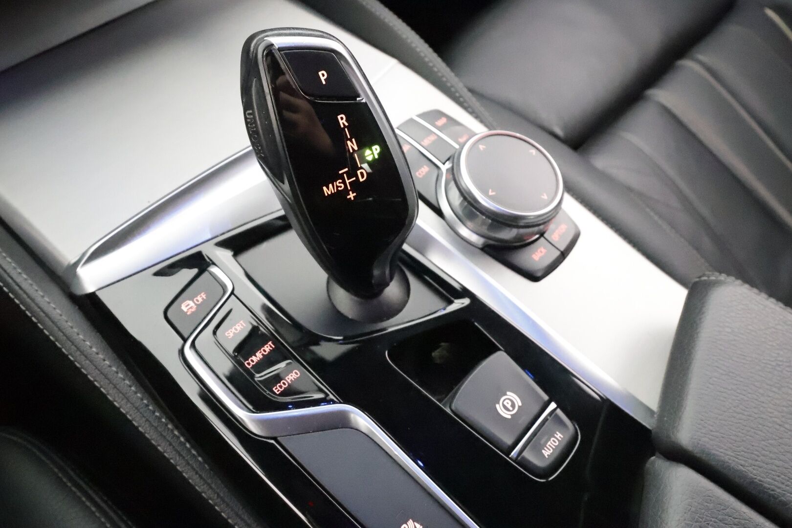 BMW 520 2017 G30 Sedan 520d A xDrive Business Luxury - | ACC | Digimittari | LED | Sportnahat | H&K | Navi | Kaistavahti | Suomi-auto | Kahdet renkaat aluvanteilla |