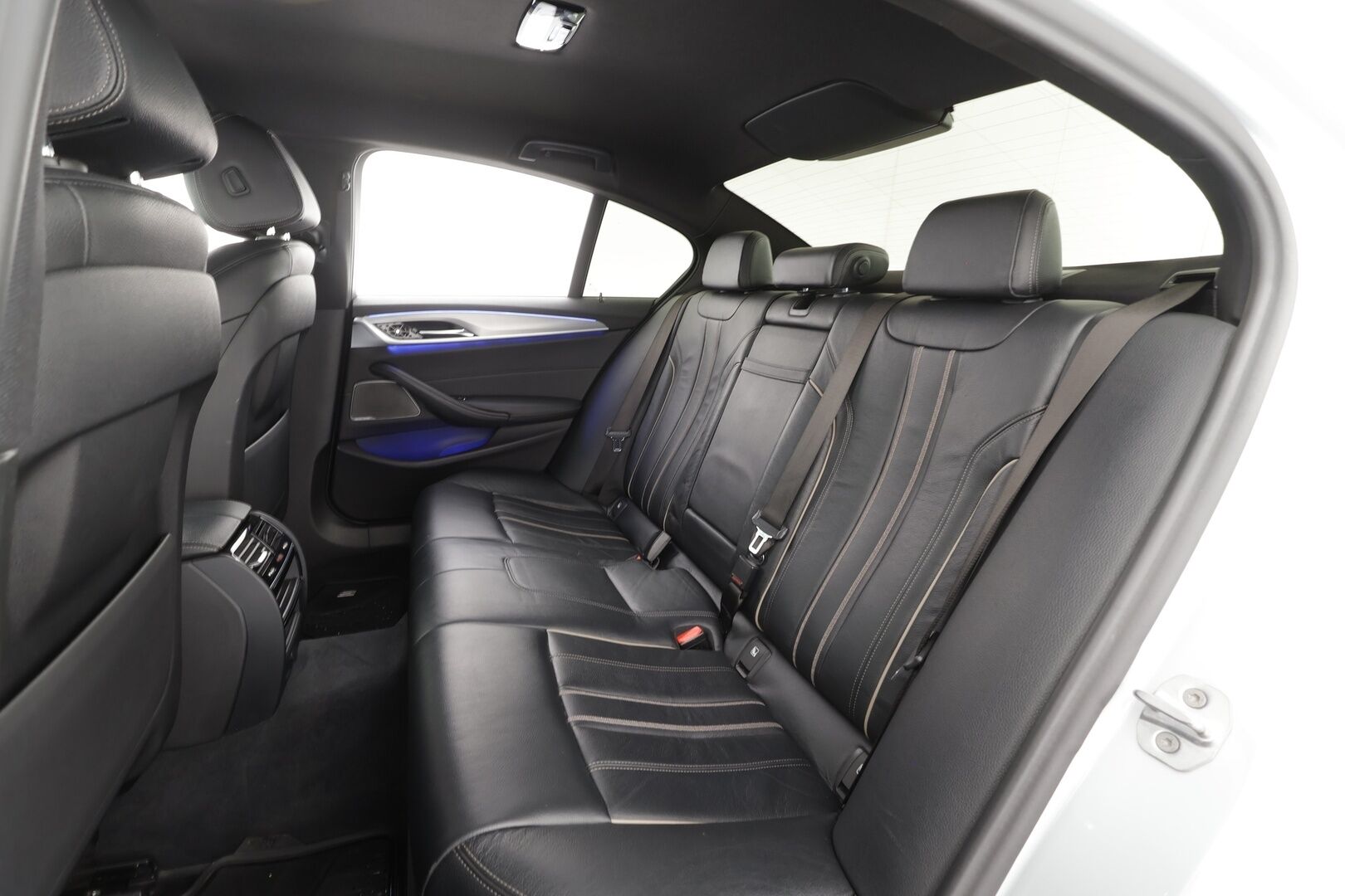 BMW 520 2017 G30 Sedan 520d A xDrive Business Luxury - | ACC | Digimittari | LED | Sportnahat | H&K | Navi | Kaistavahti | Suomi-auto | Kahdet renkaat aluvanteilla |