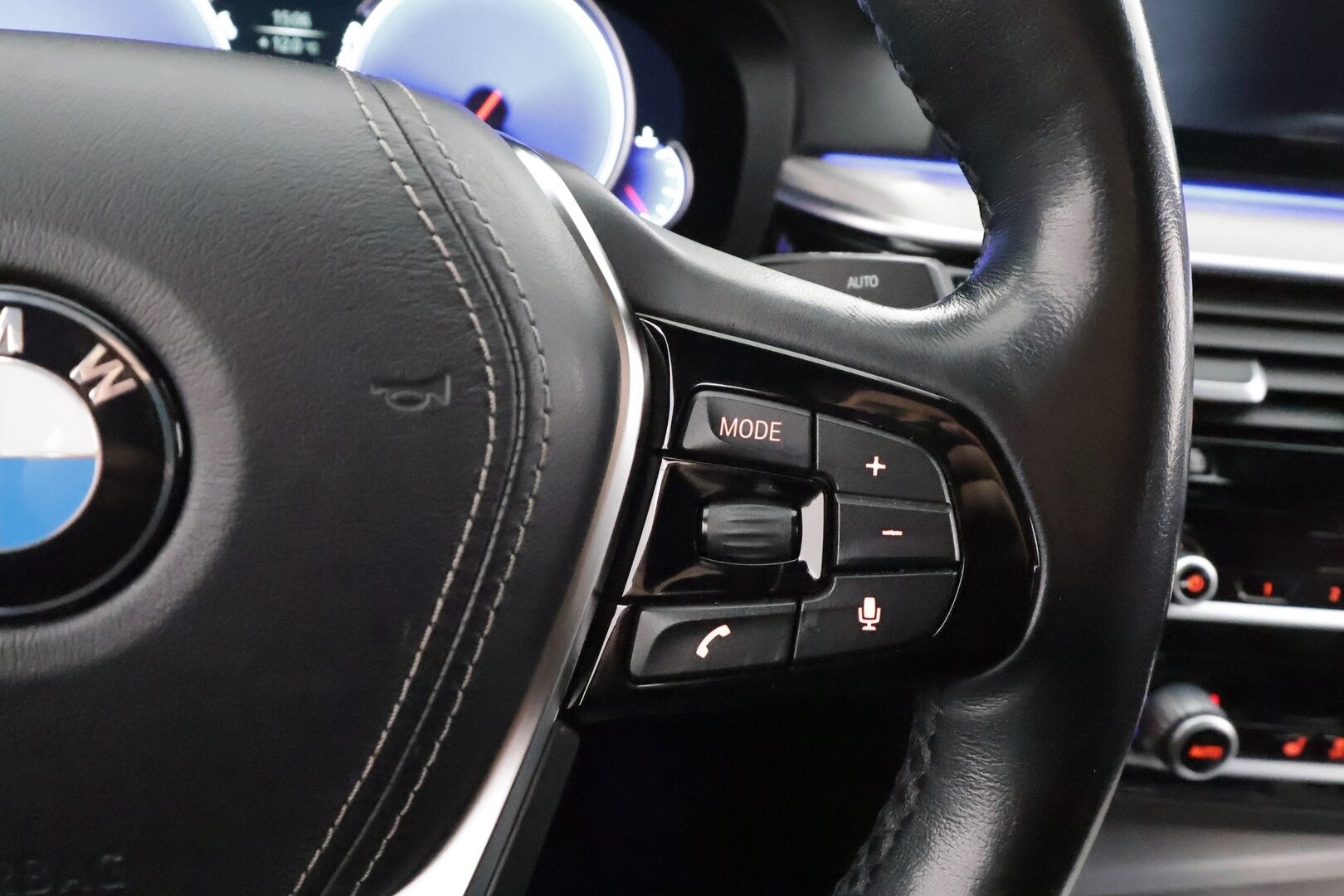 BMW 520 2017 G30 Sedan 520d A xDrive Business Luxury - | ACC | Digimittari | LED | Sportnahat | H&K | Navi | Kaistavahti | Suomi-auto | Kahdet renkaat aluvanteilla |