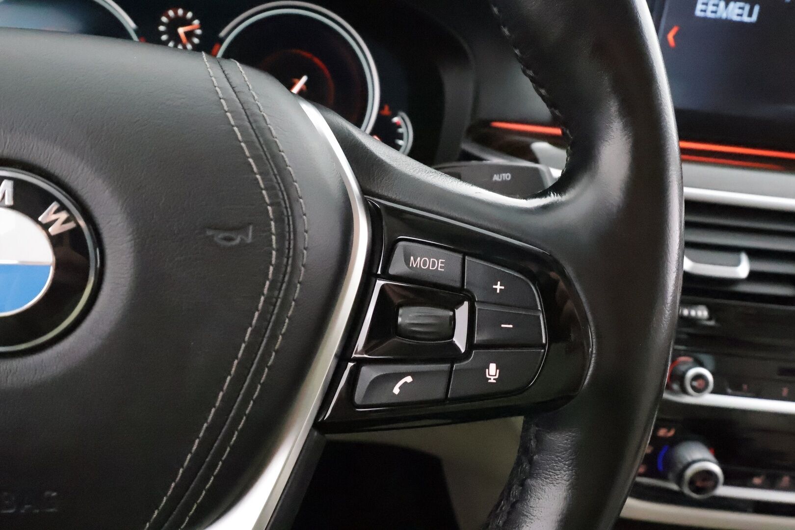 BMW 520 2017 G30 Sedan 520d A xDrive Business * Webasto / Adapt.Vakkari / Vetokoukku / Harman&Kardon / Peruutuskamera / Comfort Penkit Muistilla - Adapt.LED / Suomiauto / SUPERVARUSTEET! - HULLUT AVAJAISHULINAT KORKOTARJOUS 3,29 %