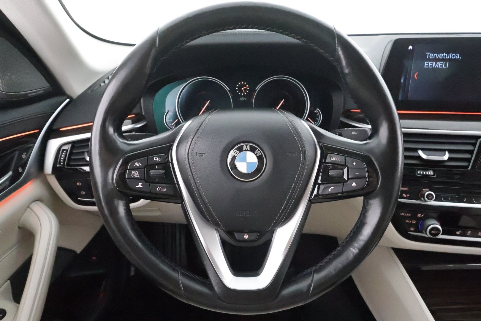 BMW 520 2017 G30 Sedan 520d A xDrive Business * Webasto / Adapt.Vakkari / Vetokoukku / Harman&Kardon / Peruutuskamera / Comfort Penkit Muistilla - Adapt.LED / Suomiauto / SUPERVARUSTEET! - HULLUT AVAJAISHULINAT KORKOTARJOUS 3,29 %