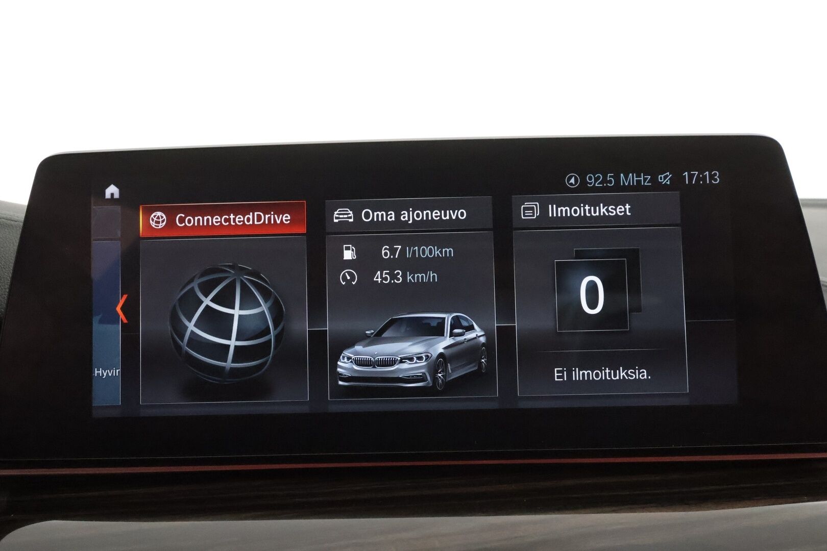 BMW 520 2017 G30 Sedan 520d A xDrive Business * Webasto / Koukku / ACC / H&K / P.Kamera / Comfort-penkit Muistilla * - Adapt.LED / Keyless / Suomi-auto / Kahdet renkaat aluvanteilla / Merkkihuollot