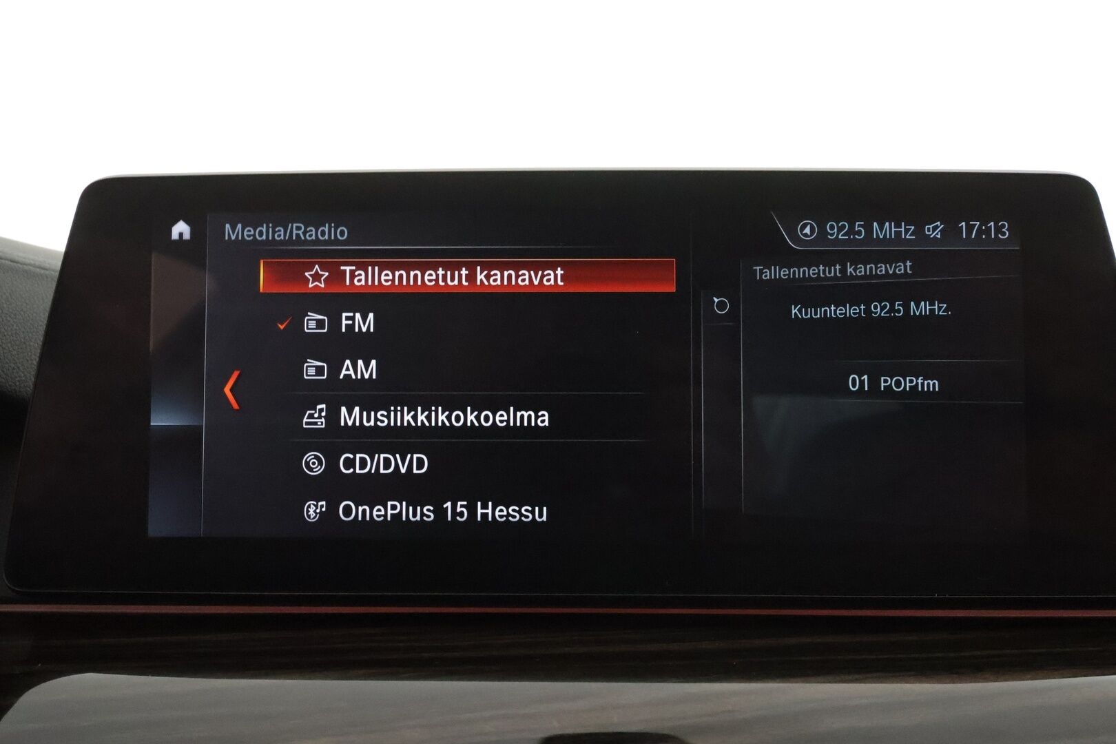 BMW 520 2017 G30 Sedan 520d A xDrive Business * Webasto / Adapt.Vakkari / Vetokoukku / Harman&Kardon / Peruutuskamera / Comfort Penkit Muistilla - Adapt.LED / Suomiauto / SUPERVARUSTEET! - HULLUT AVAJAISHULINAT KORKOTARJOUS 3,29 %