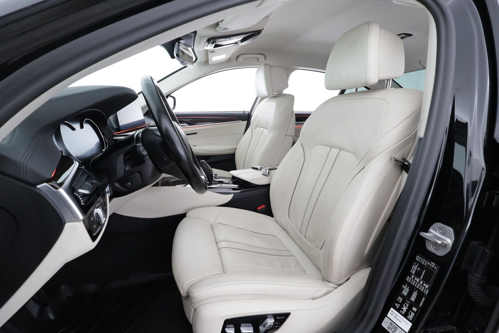 BMW 520 2017 G30 Sedan 520d A xDrive Business * Webasto / Adapt.Vakkari / Vetokoukku / Harman&Kardon / Peruutuskamera / Comfort Penkit Muistilla - Adapt.LED / Suomiauto / SUPERVARUSTEET! - HULLUT AVAJAISHULINAT KORKOTARJOUS 3,29 %