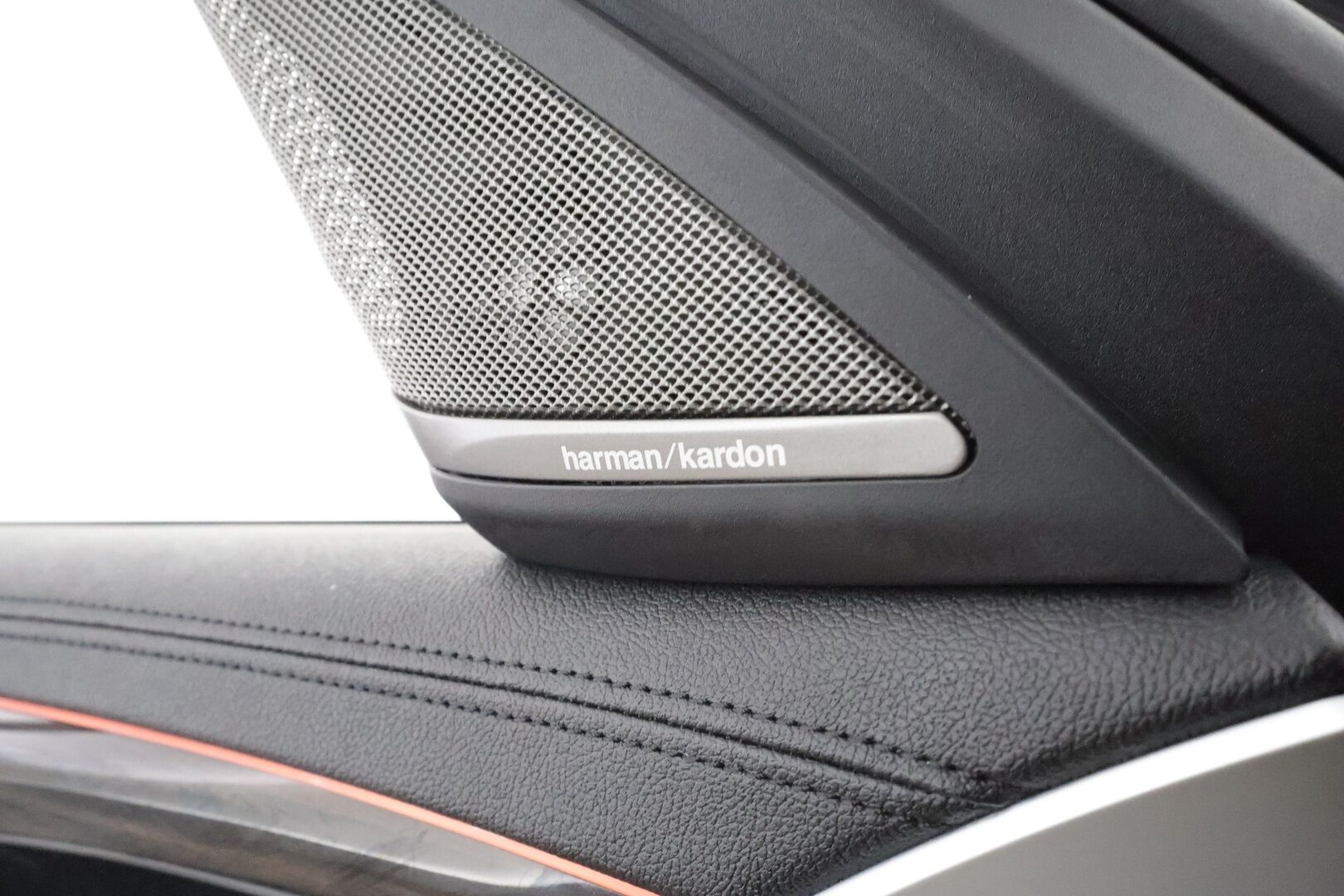 BMW 520 2017 G30 Sedan 520d A xDrive Business * Webasto / Koukku / ACC / H&K / P.Kamera / Comfort-penkit Muistilla * - Adapt.LED / Keyless / Suomi-auto / Kahdet renkaat aluvanteilla / Merkkihuollot