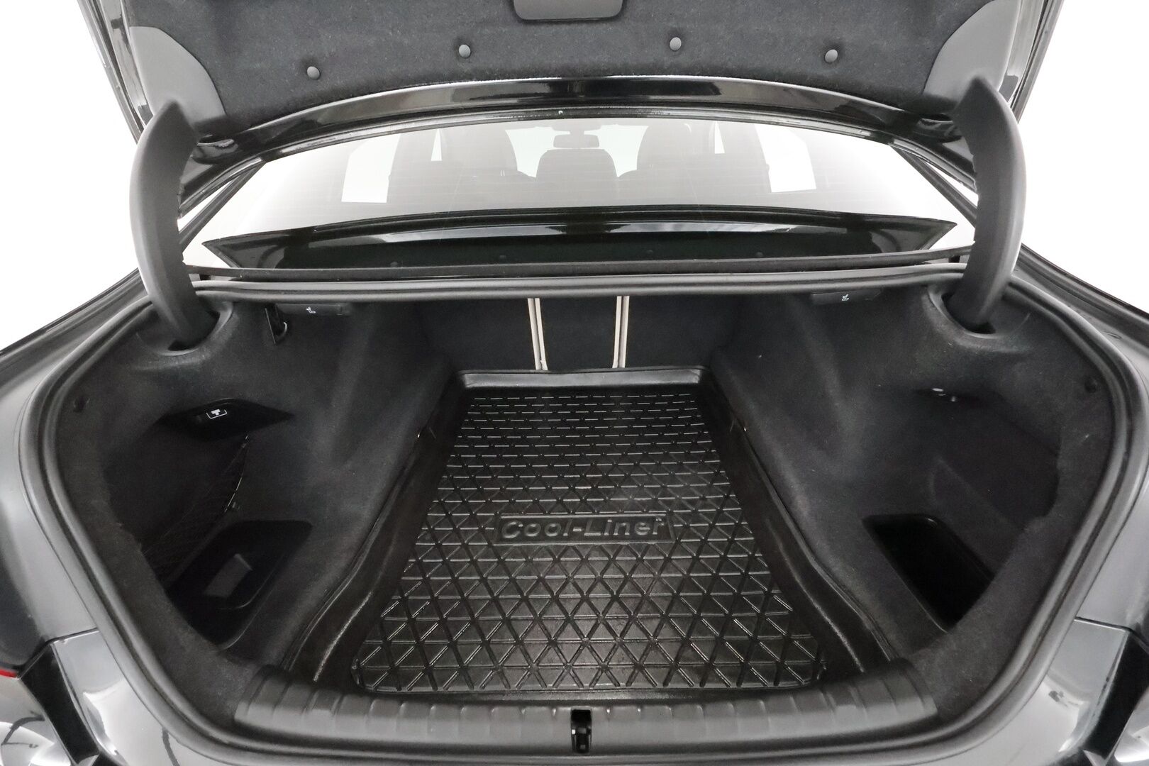 BMW 520 2017 G30 Sedan 520d A xDrive Business * Webasto / Adapt.Vakkari / Vetokoukku / Harman&Kardon / Peruutuskamera / Comfort Penkit Muistilla - Adapt.LED / Suomiauto / SUPERVARUSTEET! - HULLUT AVAJAISHULINAT KORKOTARJOUS 3,29 %