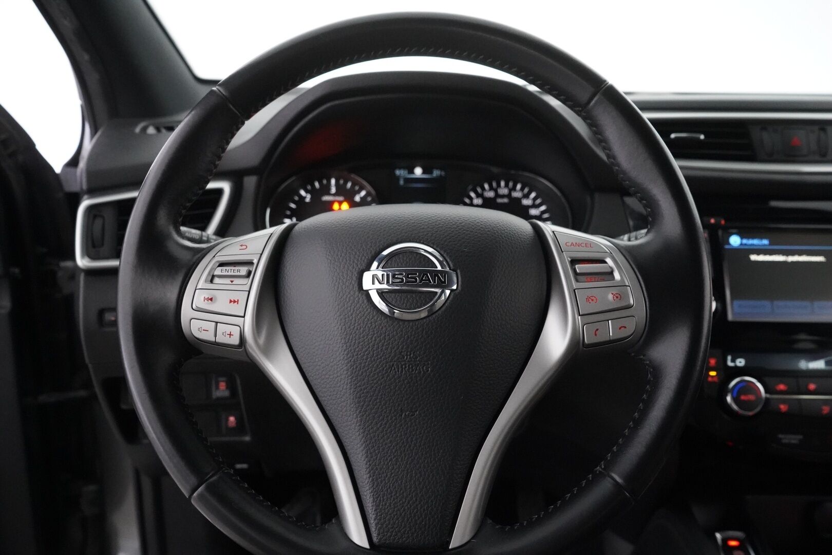 Nissan Qashqai 2017 dCi 130 Business 360 4WD 6M/T E6 17" Alcantara - 360°Kamera | Vakkari | Koukku | Lohko | Keyless | Puolinahat | Suomi-auto | Kahdet renkaat alumiinivanteilla | Kattavasti huollettu!