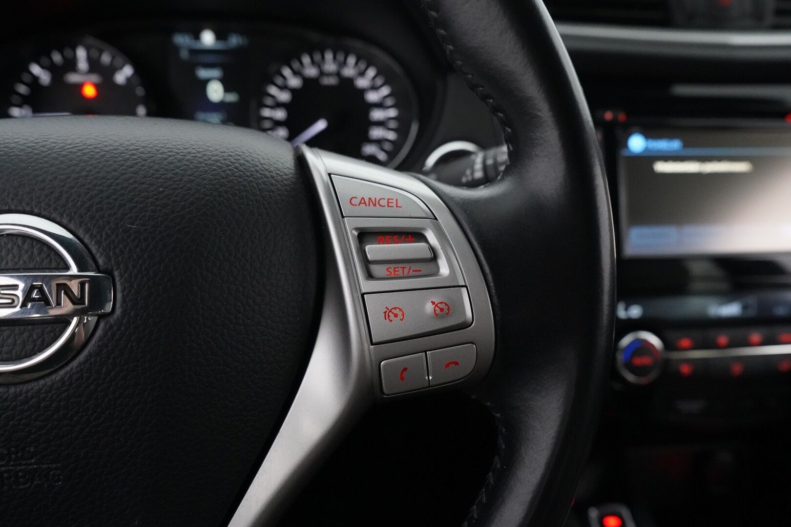 Nissan Qashqai 2017 dCi 130 Business 360 4WD 6M/T E6 17" Alcantara - 360°Kamera | Vakkari | Koukku | Lohko | Keyless | Puolinahat | Suomi-auto | Kahdet renkaat alumiinivanteilla | Kattavasti huollettu!