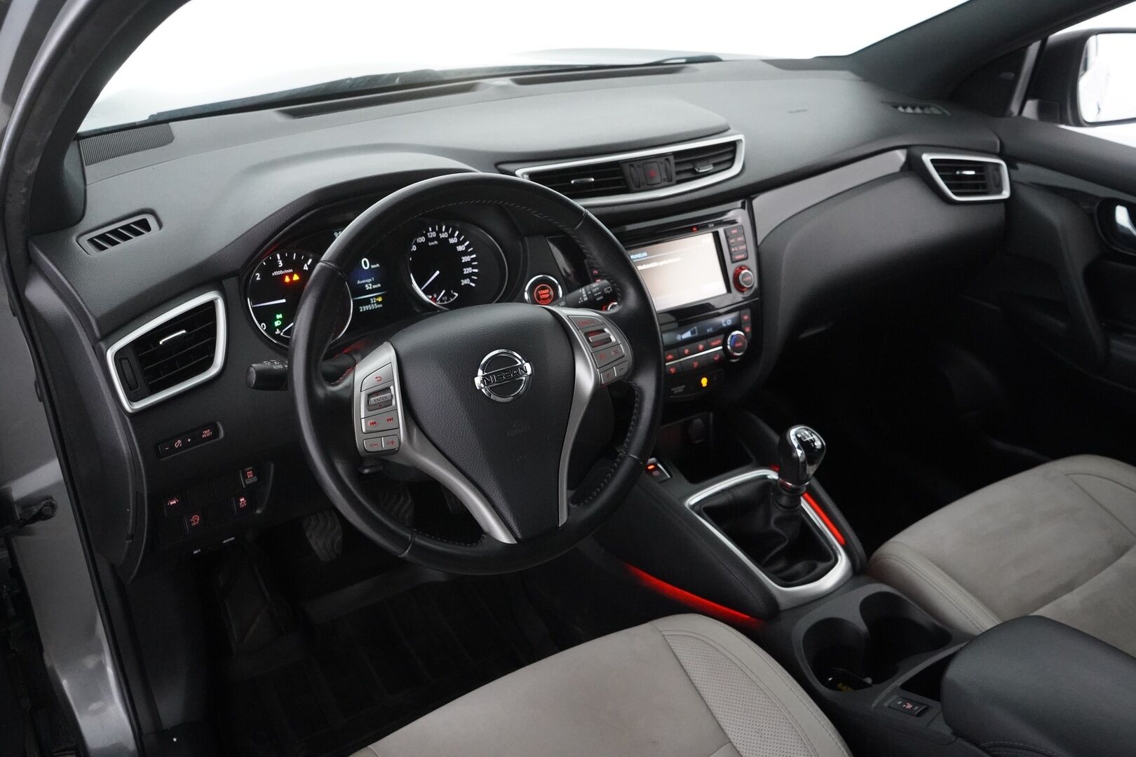 Nissan Qashqai 2017 dCi 130 Business 360 4WD 6M/T E6 17" Alcantara - 360°Kamera | Vakkari | Koukku | Lohko | Keyless | Puolinahat | Suomi-auto | Kahdet renkaat alumiinivanteilla | Kattavasti huollettu!