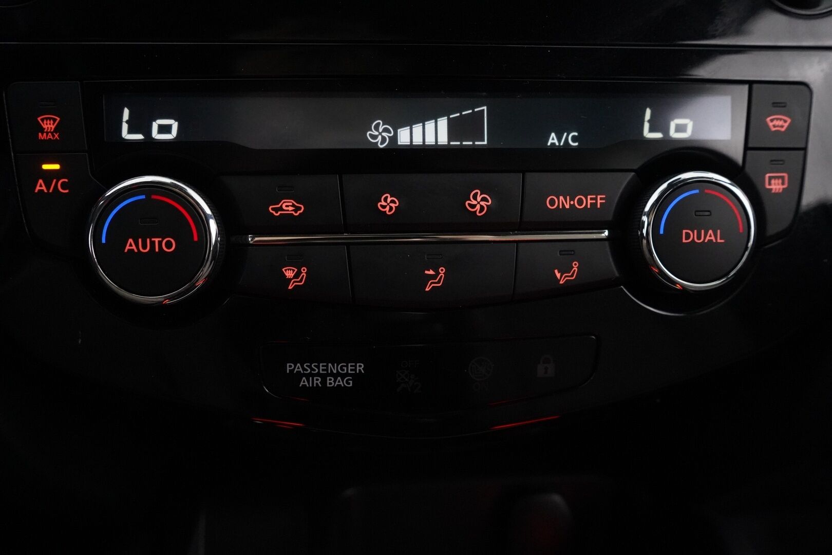 Nissan Qashqai 2017 dCi 130 Business 360 4WD 6M/T E6 17" Alcantara - 360°Kamera | Vakkari | Koukku | Lohko | Keyless | Puolinahat | Suomi-auto | Kahdet renkaat alumiinivanteilla | Kattavasti huollettu!