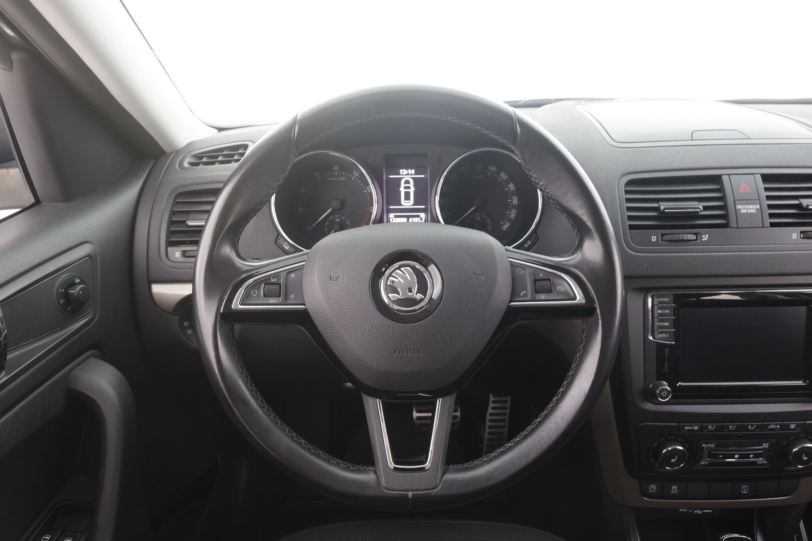 Skoda Yeti 2017 1,2 TSI Style DSG Autom. - | Facelift | Koukku | Navi | P.kamera | Keyless | Vakkari | Lohko + sisälämmitin | Apple & Android | Aut. Ilm. | 2x renkaat aluin | 