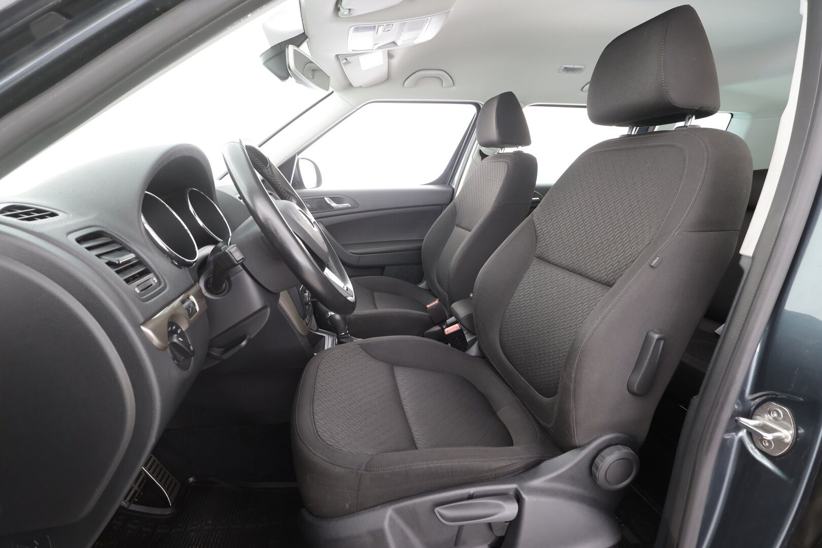 Skoda Yeti 2017 1,2 TSI Style DSG Autom. - | Facelift | Koukku | Navi | P.kamera | Keyless | Vakkari | Lohko + sisälämmitin | Apple & Android | Aut. Ilm. | 2x renkaat aluin | 