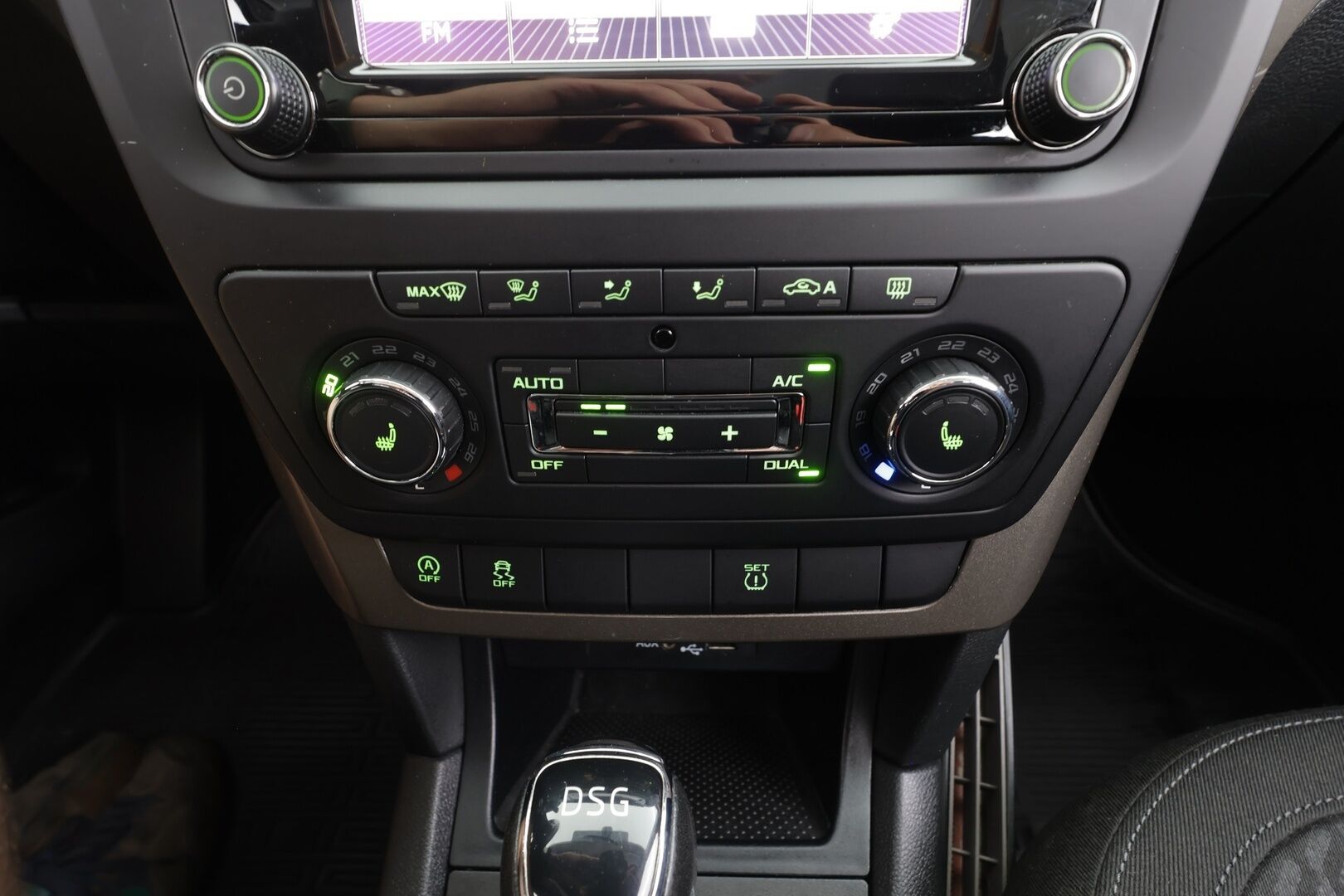 Skoda Yeti 2017 1,2 TSI Style DSG Autom. - | Facelift | Koukku | Navi | P.kamera | Keyless | Vakkari | Lohko + sisälämmitin | Apple & Android | Aut. Ilm. | 2x renkaat aluin | 