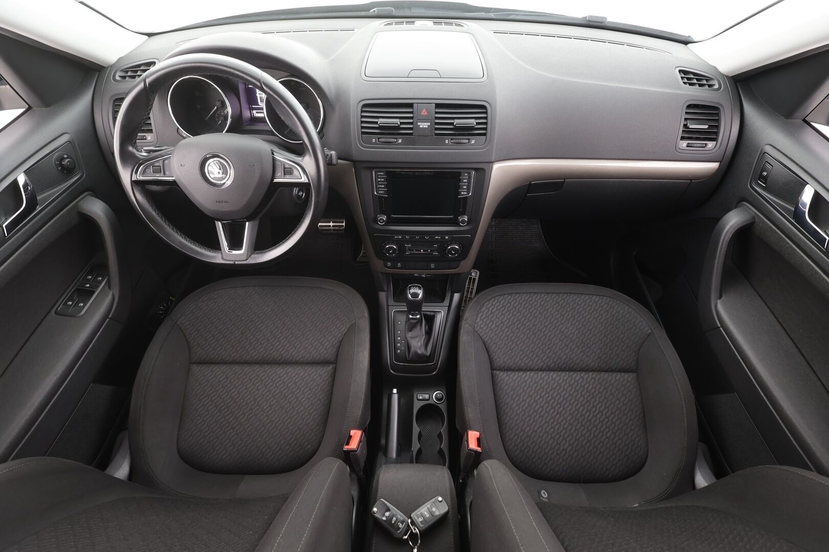 Skoda Yeti 2017 1,2 TSI Style DSG Autom. - | Facelift | Koukku | Navi | P.kamera | Keyless | Vakkari | Lohko + sisälämmitin | Apple & Android | Aut. Ilm. | 2x renkaat aluin | 