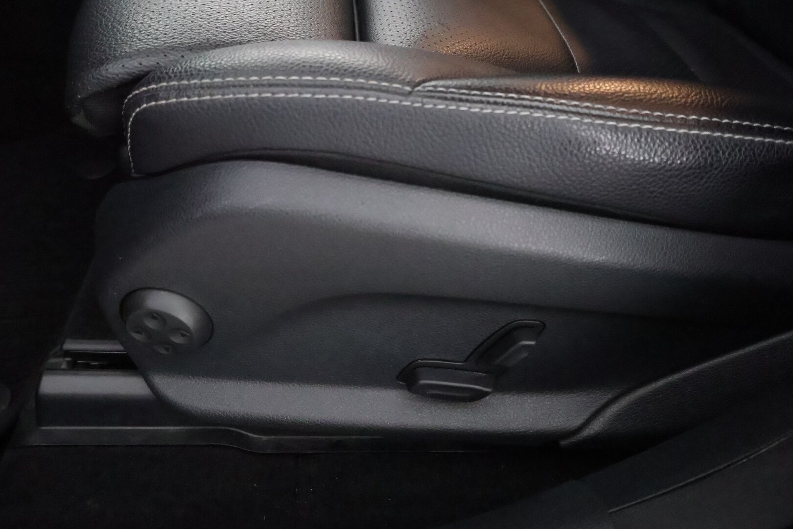 Mercedes-Benz GLC 2017 350 e Coupé 4Matic A Premium Business AMG - 2.OM Suomi-auto / Nahkasisusta / Peruutuskamera / Vetokoukku / Comand-Navi / Vakkari / ILS-LED / 2x hyvät renkaat!