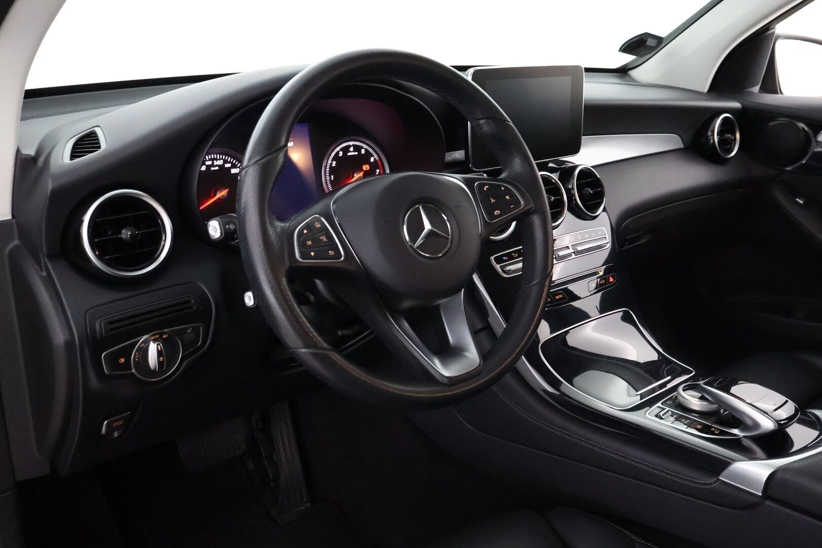Mercedes-Benz GLC 2017 350 e Coupé 4Matic A Premium Business AMG - 2.OM Suomi-auto / Nahkasisusta / Peruutuskamera / Vetokoukku / Comand-Navi / Vakkari / ILS-LED / 2x hyvät renkaat!