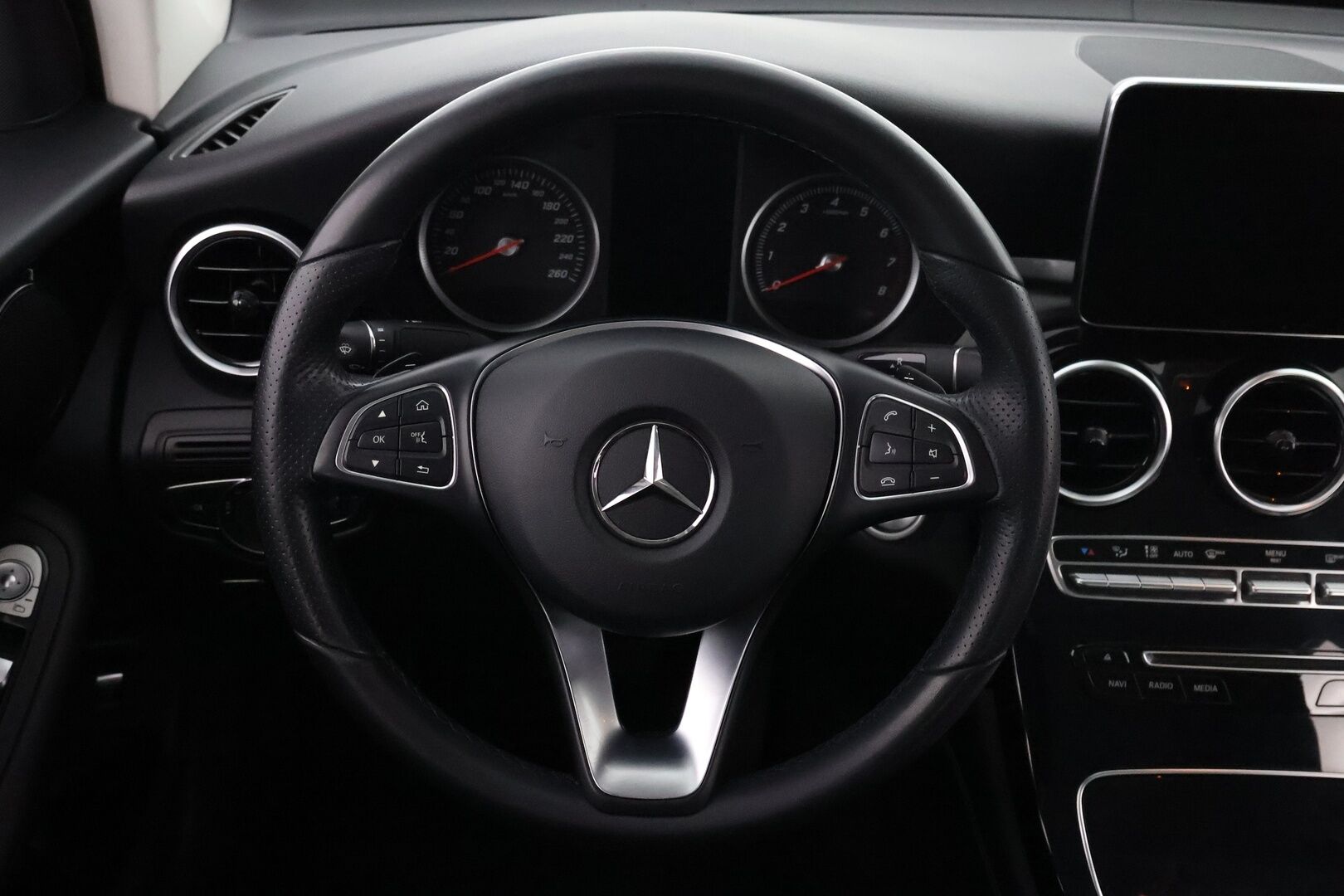 Mercedes-Benz GLC 2017 350 e Coupé 4Matic A Premium Business AMG - 2.OM Suomi-auto / Nahkasisusta / Peruutuskamera / Vetokoukku / Comand-Navi / Vakkari / ILS-LED / 2x hyvät renkaat!