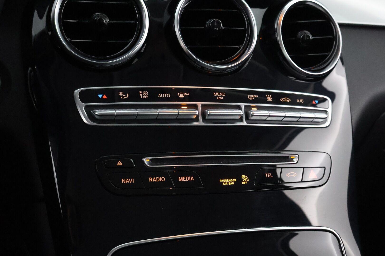 Mercedes-Benz GLC 2017 350 e Coupé 4Matic A Premium Business AMG - 2.OM Suomi-auto / Nahkasisusta / Peruutuskamera / Vetokoukku / Comand-Navi / Vakkari / ILS-LED / 2x hyvät renkaat!