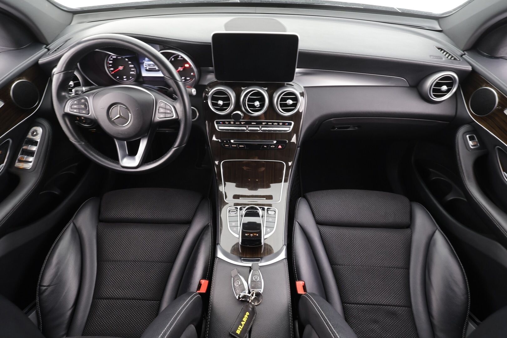 Mercedes-Benz GLC 2017 220 d Coupé 4Matic A Premium Business AMG * Distronic+ / ILS-LED / 360° / Sportpenkit / Navi / Kaistavahti * - Suomi-auto - HULLUT BLACKWEEK JATKOT - KORKOTARJOUS 2,49%