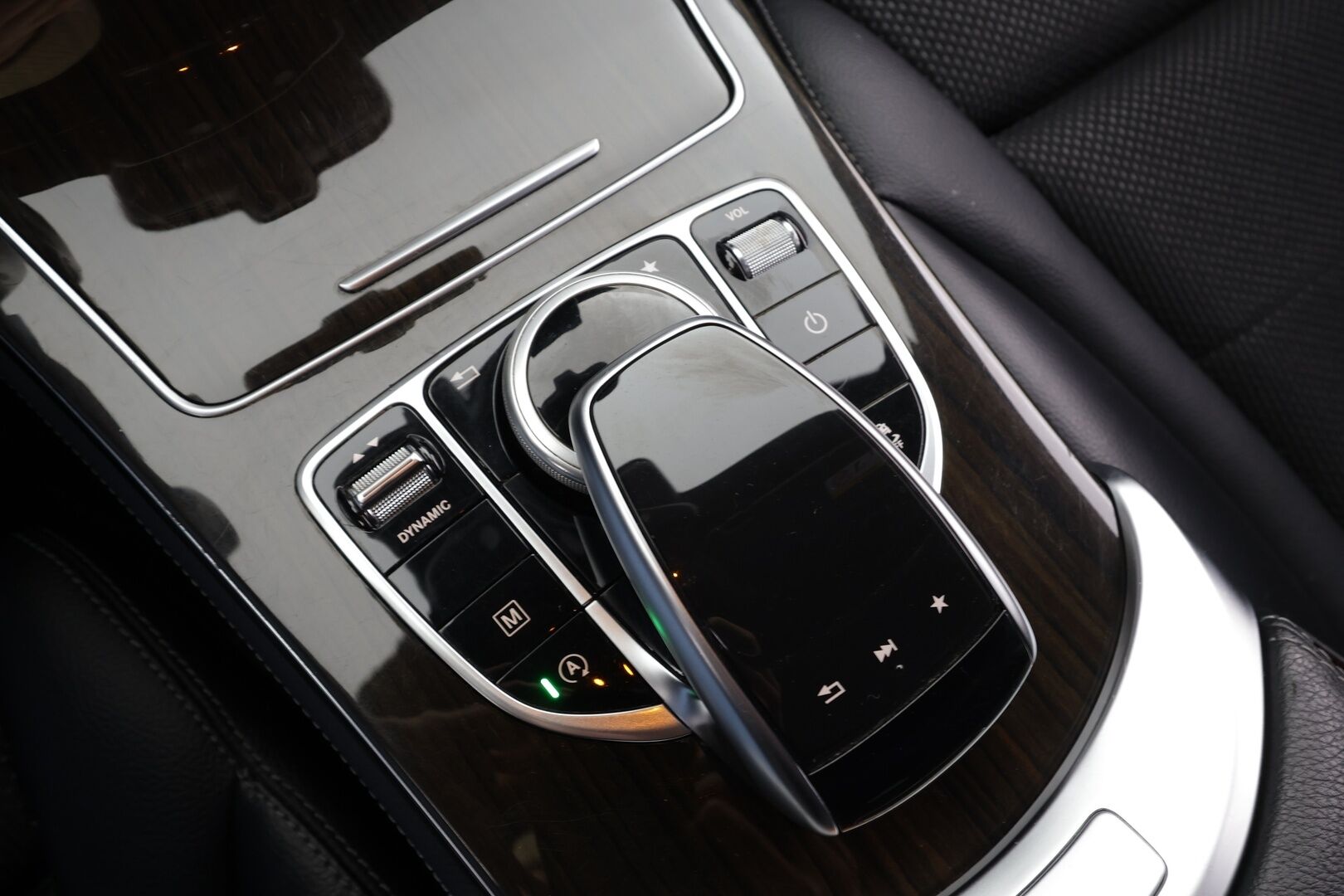 Mercedes-Benz GLC 2017 220 d Coupé 4Matic A Premium Business AMG * Distronic+ / ILS-LED / 360° / Sportpenkit / Navi / Kaistavahti * - Suomi-auto - HULLUT BLACKWEEK JATKOT - KORKOTARJOUS 2,49%