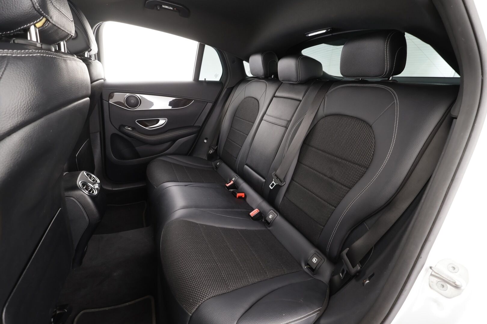 Mercedes-Benz GLC 2017 220 d Coupé 4Matic A Premium Business AMG * Distronic+ / ILS-LED / 360° / Sportpenkit / Navi / Kaistavahti * - Suomi-auto - HULLUT BLACKWEEK JATKOT - KORKOTARJOUS 2,49%