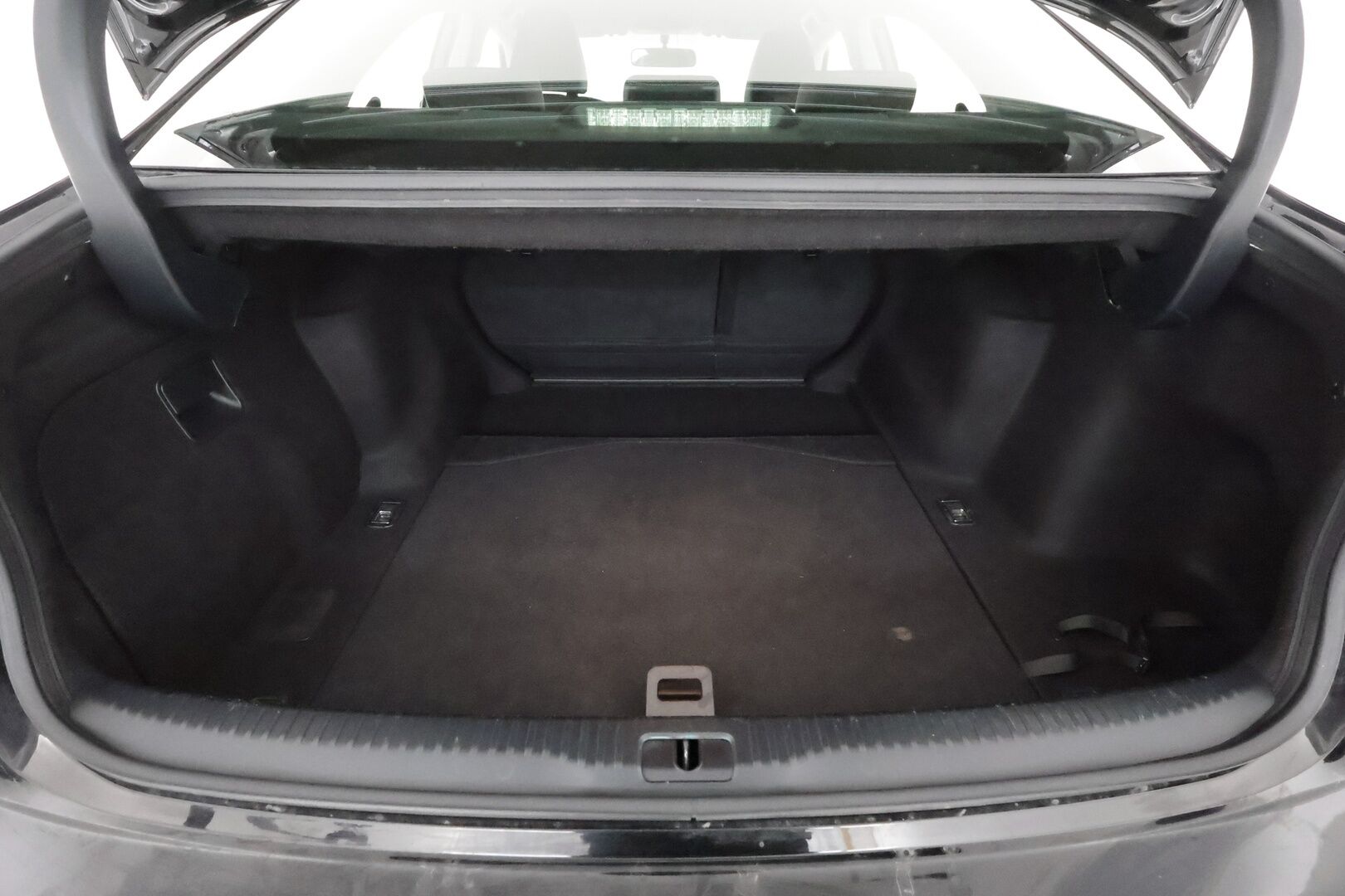 Lexus IS 2017 300h Hybrid A Comfort **Merkkihuollettu Suomi-auto / LED-valot / Lohkolämmitin / Vakkari / AC / 2x Renkaat**
