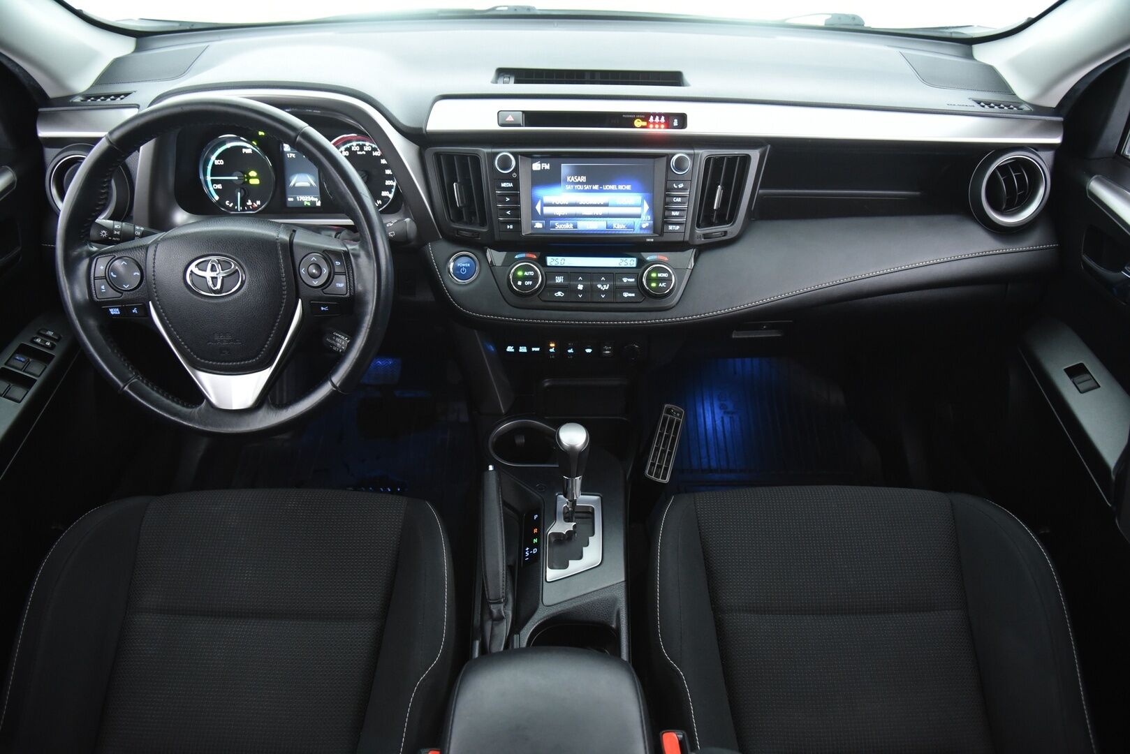 Toyota RAV4 2017 2,5 Hybrid FWD Active / ACC / Vetokoukku / Lohkolämmitin / Sähk. takaluukku - Merkkiliikkeen huoltohistorialla / Suomi-auto / Läm. tuulilasi
