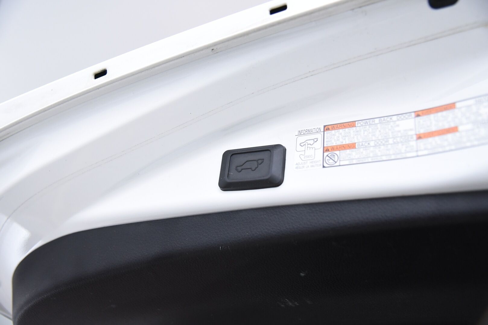 Toyota RAV4 2017 2,5 Hybrid FWD Active / ACC / Vetokoukku / Lohkolämmitin / Sähk. takaluukku - Merkkiliikkeen huoltohistorialla / Suomi-auto / Läm. tuulilasi