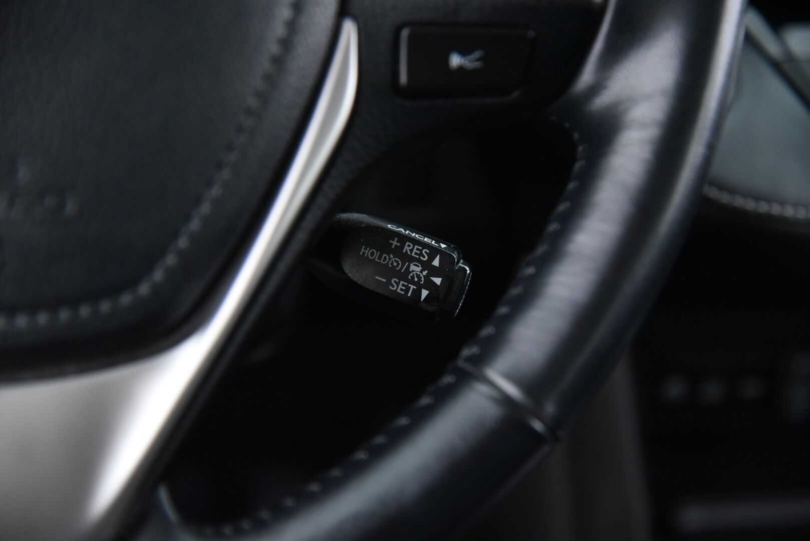 Toyota RAV4 2017 2,5 Hybrid FWD Active / ACC / Vetokoukku / Lohkolämmitin / Sähk. takaluukku - Merkkiliikkeen huoltohistorialla / Suomi-auto / Läm. tuulilasi