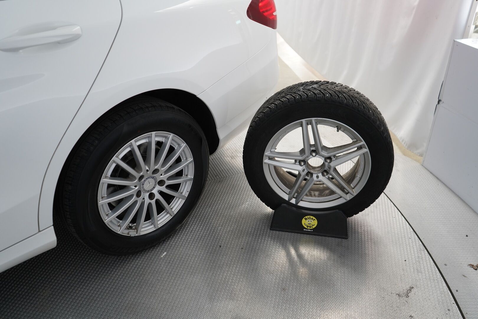 Mercedes-Benz C 2015 200 BlueTec T A Premium Business - Vetokoukku | Vakkari | Lohko+Pistoke | Tutkat | 2x renkaat | Seuraava katsastus 02/2027 | Hyvät huollot