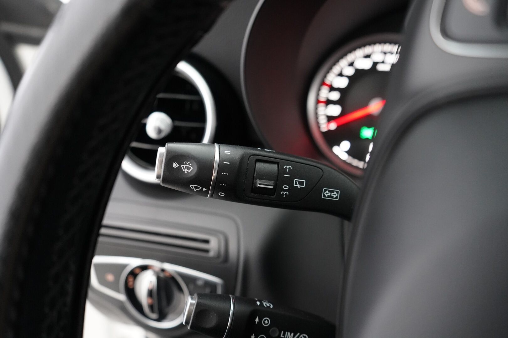 Mercedes-Benz C 2015 200 BlueTec T A Premium Business - Vetokoukku | Vakkari | Lohko+Pistoke | Tutkat | 2x renkaat | Seuraava katsastus 02/2027 | Hyvät huollot