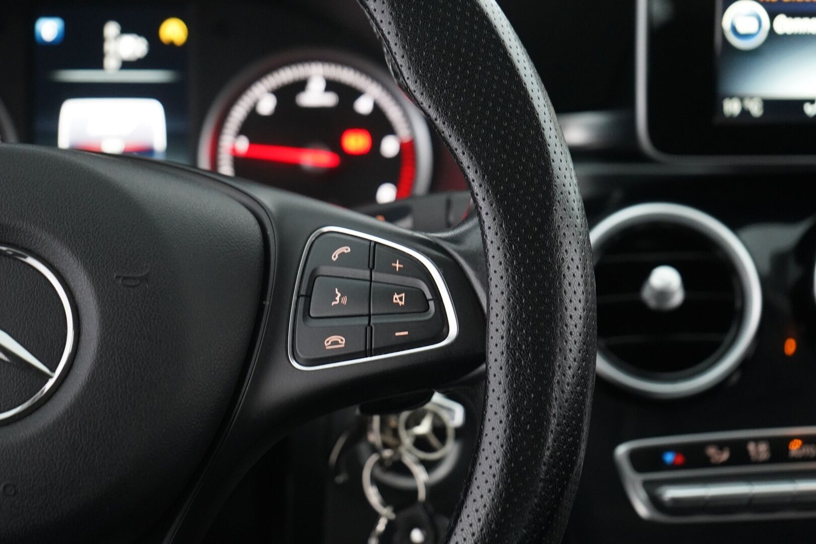 Mercedes-Benz C 2015 200 BlueTec T A Premium Business - Vetokoukku | Vakkari | Lohko+Pistoke | Tutkat | 2x renkaat | Seuraava katsastus 02/2027 | Hyvät huollot