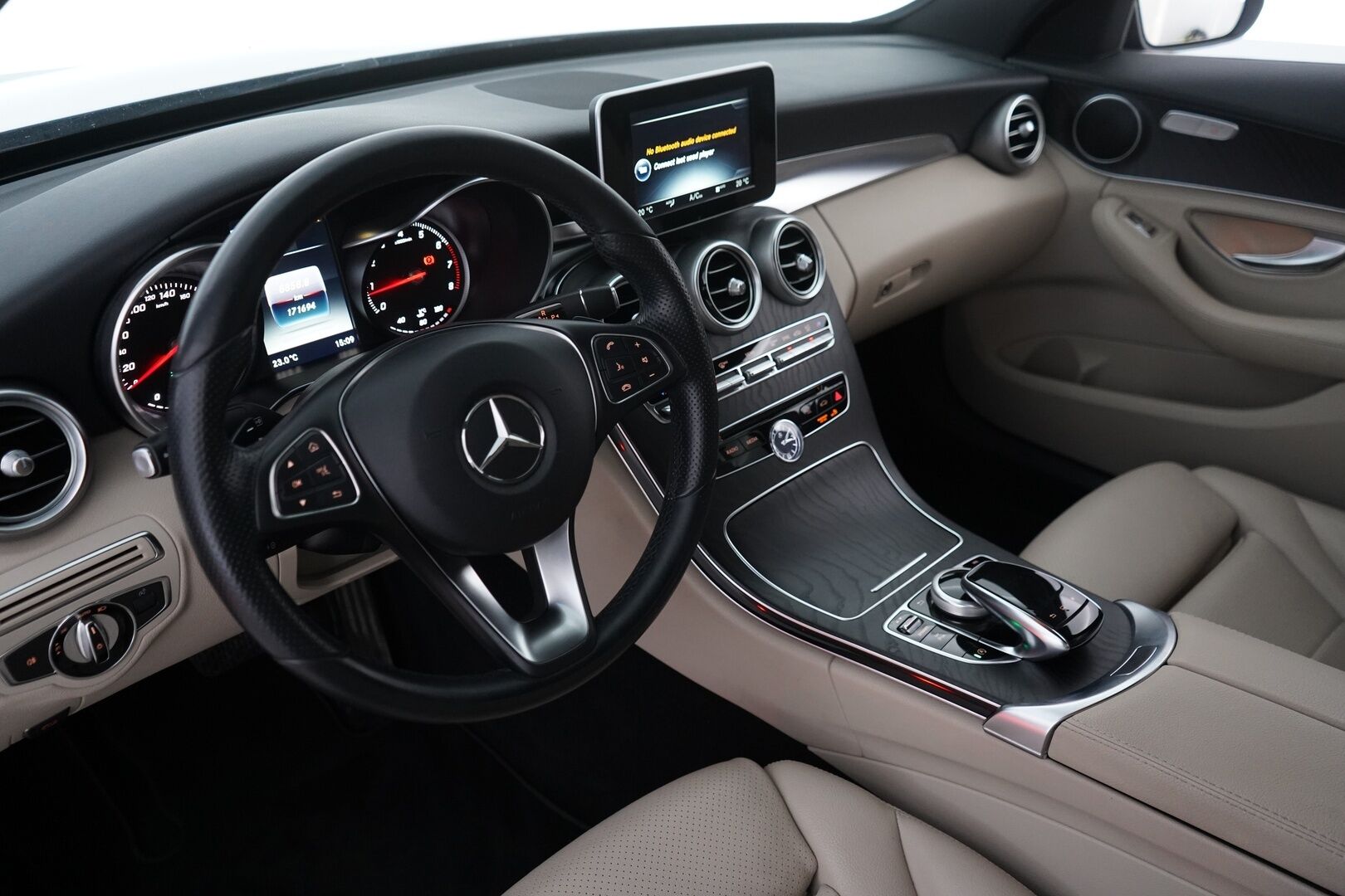 Mercedes-Benz C 2015 200 A Premium Business  *Vakkari / ILS / Nahat / Tutkat* - Suomi-auto / Kahdet alumiinivanteet / Myydään juuri huollettuna!