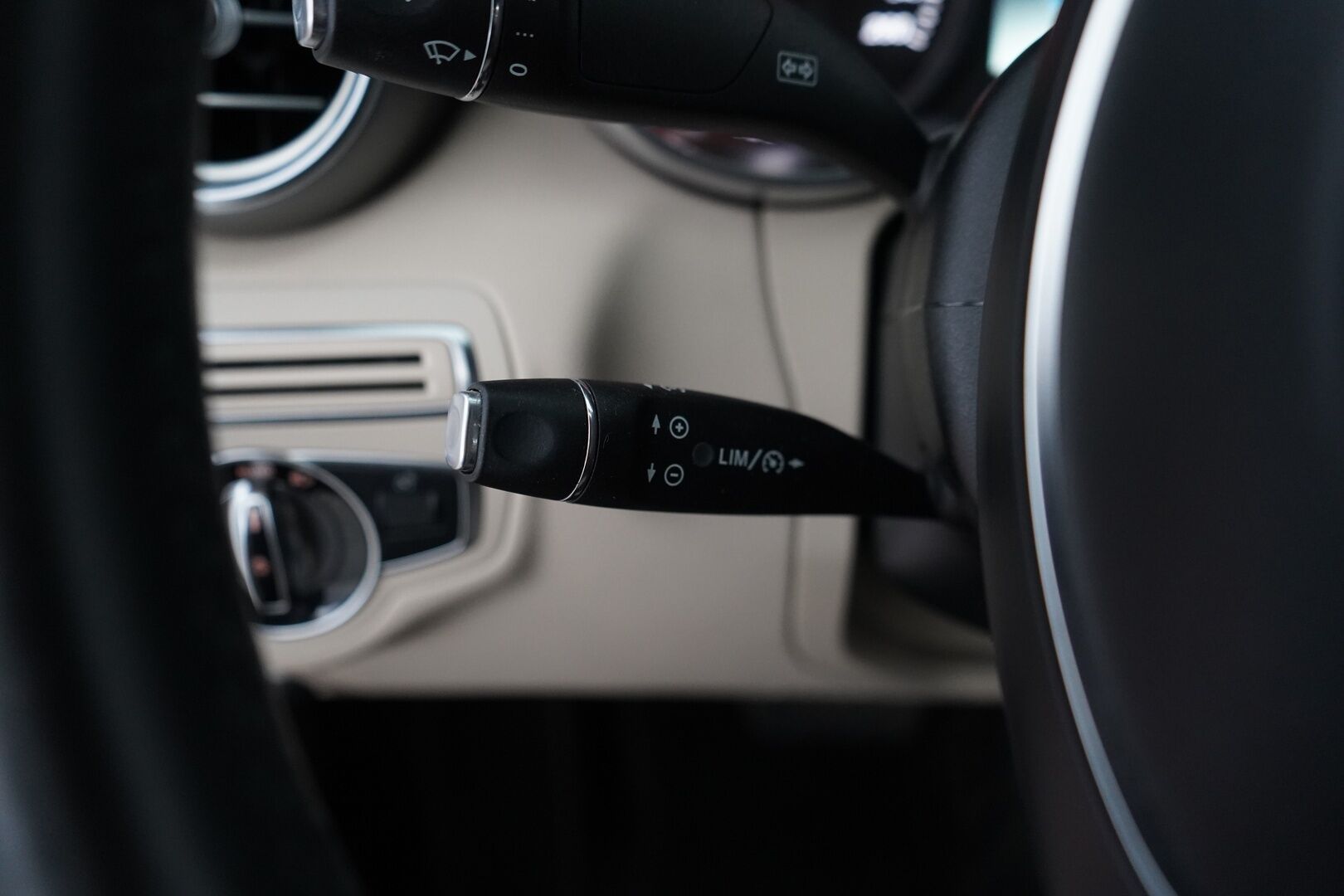 Mercedes-Benz C 2015 200 A Premium Business  *Vakkari / ILS / Nahat / Tutkat* - Suomi-auto / Kahdet alumiinivanteet / Myydään juuri huollettuna!