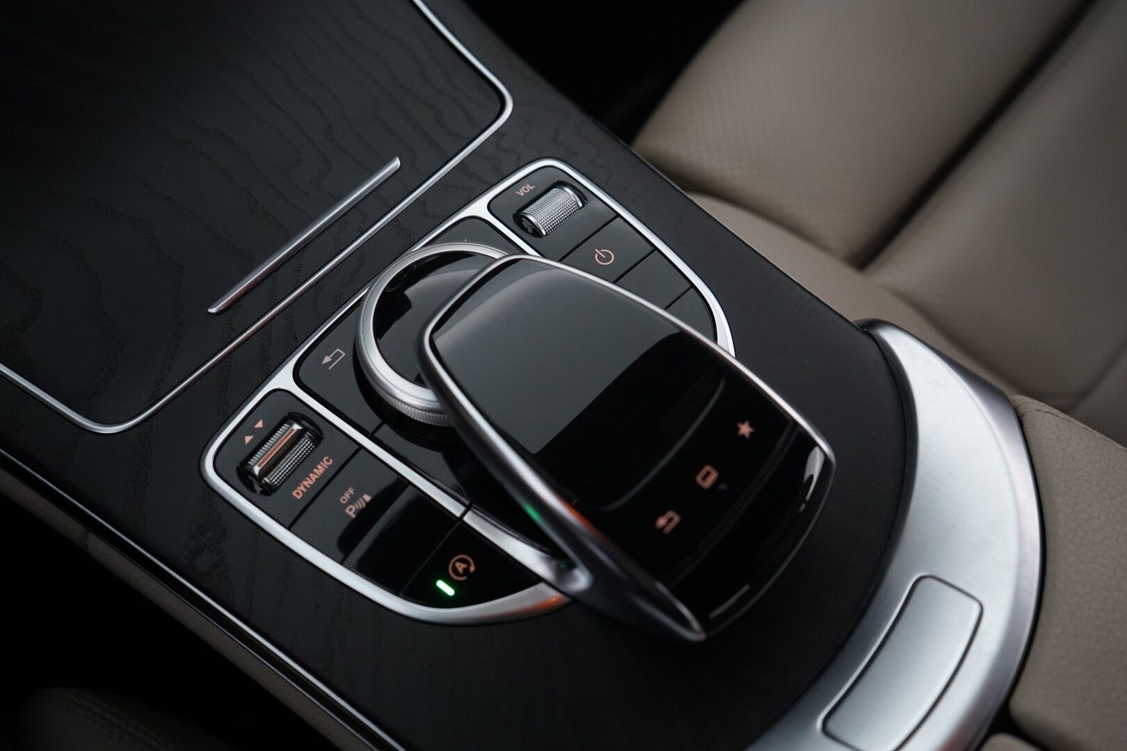 Mercedes-Benz C 2015 200 A Premium Business  *Vakkari / ILS / Nahat / Tutkat* - Suomi-auto / Kahdet alumiinivanteet / Myydään juuri huollettuna!